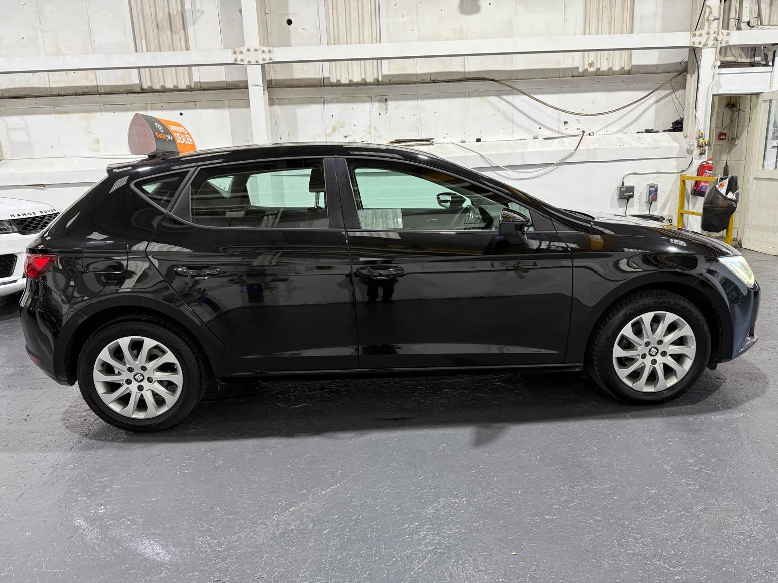 SEAT Leon 1.6 TDI CR SE Hatchback 5dr Diesel DSG Euro 5 (s/s) (105 ps)