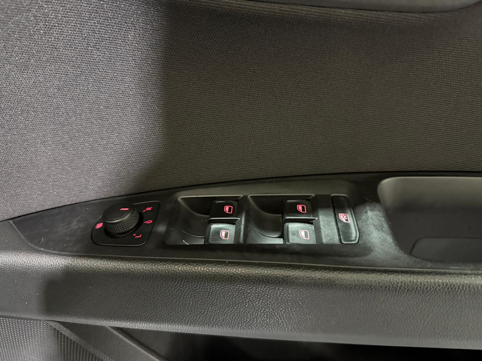 SEAT Leon 1.6 TDI CR SE Hatchback 5dr Diesel DSG Euro 5 (s/s) (105 ps)