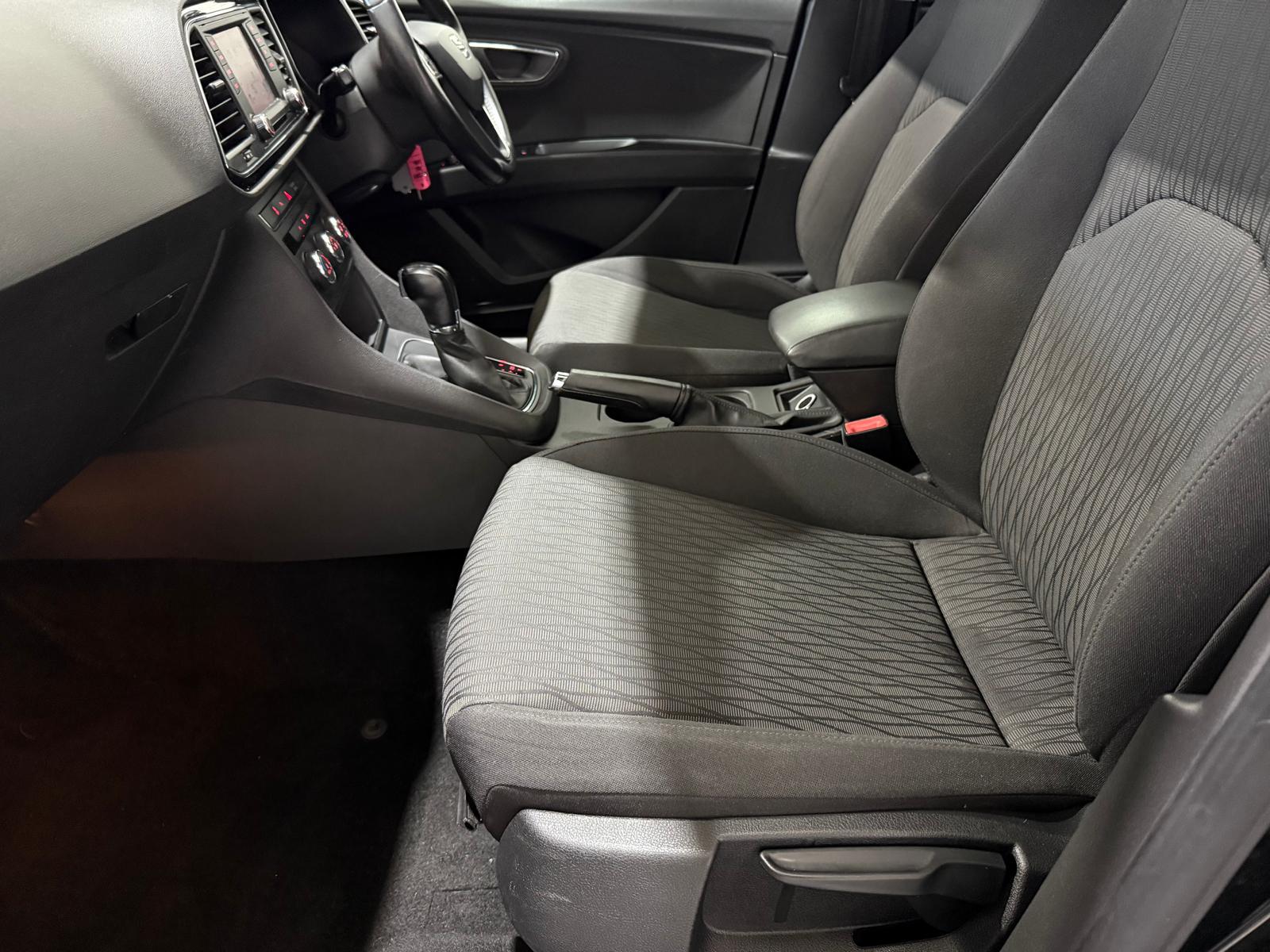 SEAT Leon 1.6 TDI CR SE Hatchback 5dr Diesel DSG Euro 5 (s/s) (105 ps)