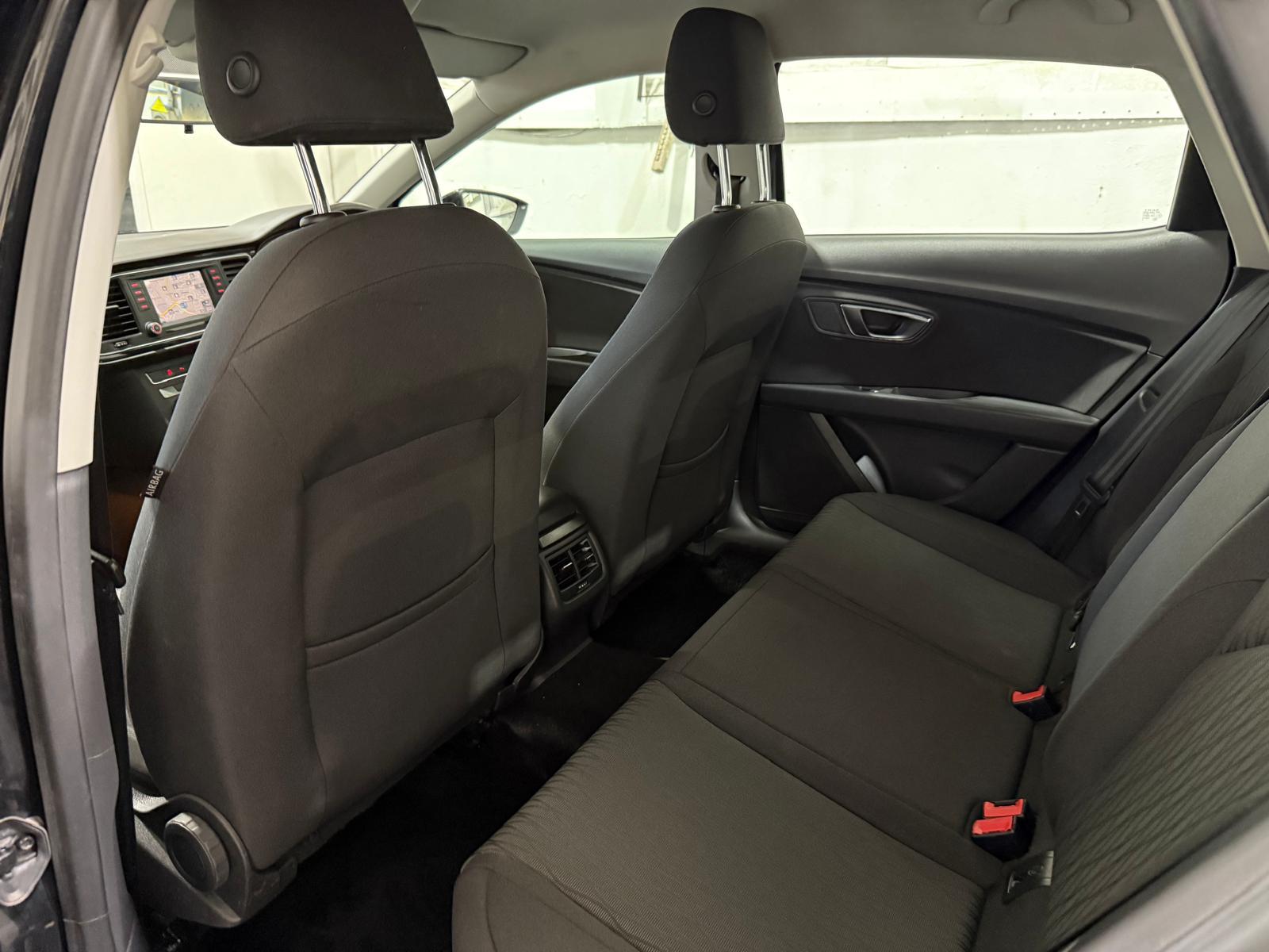 SEAT Leon 1.6 TDI CR SE Hatchback 5dr Diesel DSG Euro 5 (s/s) (105 ps)