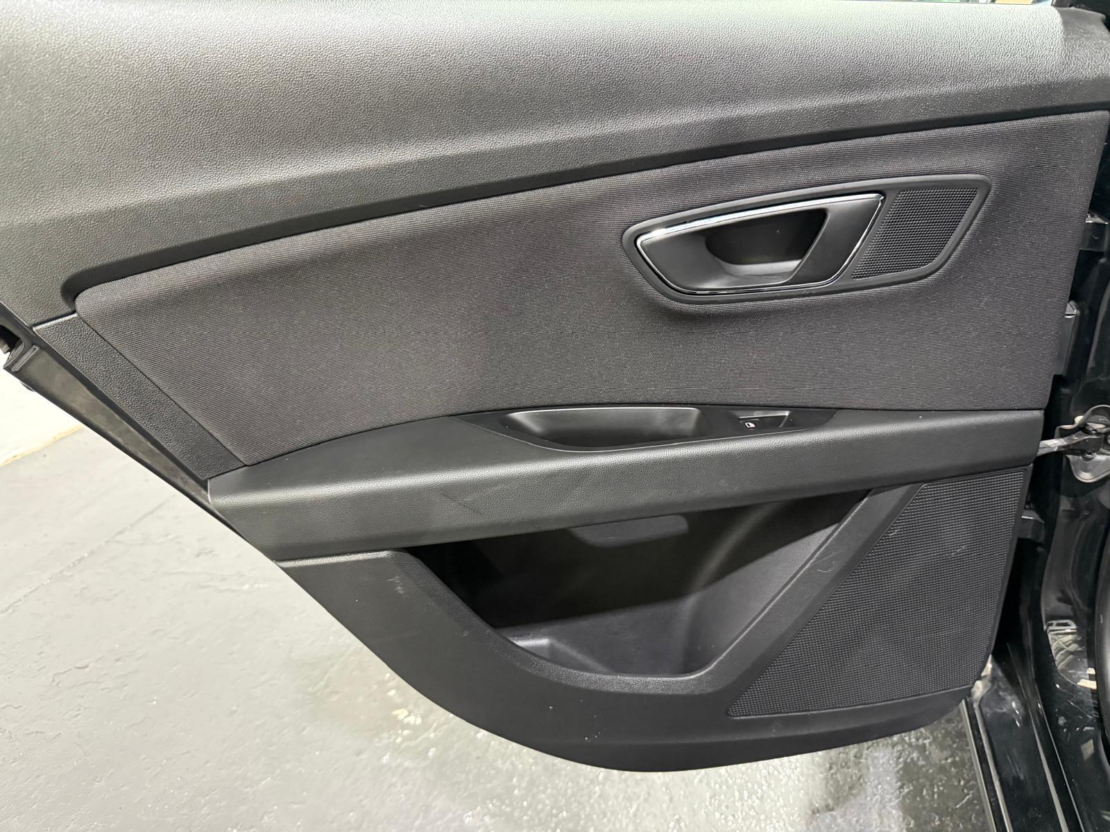 SEAT Leon 1.6 TDI CR SE Hatchback 5dr Diesel DSG Euro 5 (s/s) (105 ps)