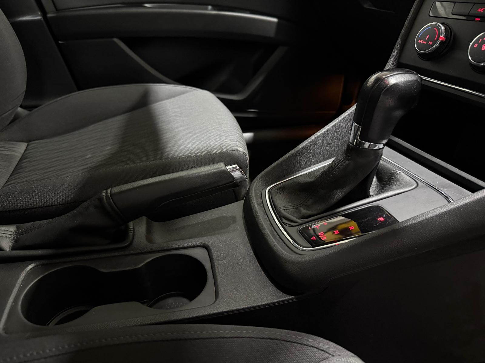 SEAT Leon 1.6 TDI CR SE Hatchback 5dr Diesel DSG Euro 5 (s/s) (105 ps)