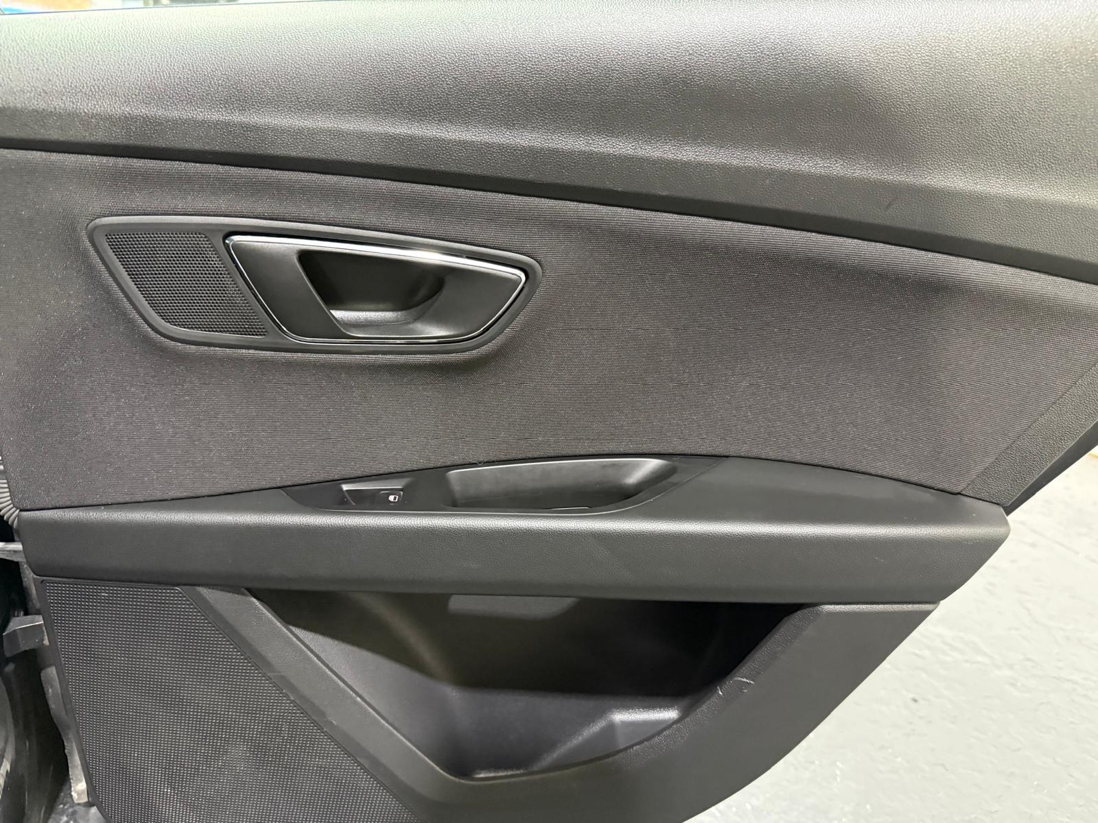 SEAT Leon 1.6 TDI CR SE Hatchback 5dr Diesel DSG Euro 5 (s/s) (105 ps)