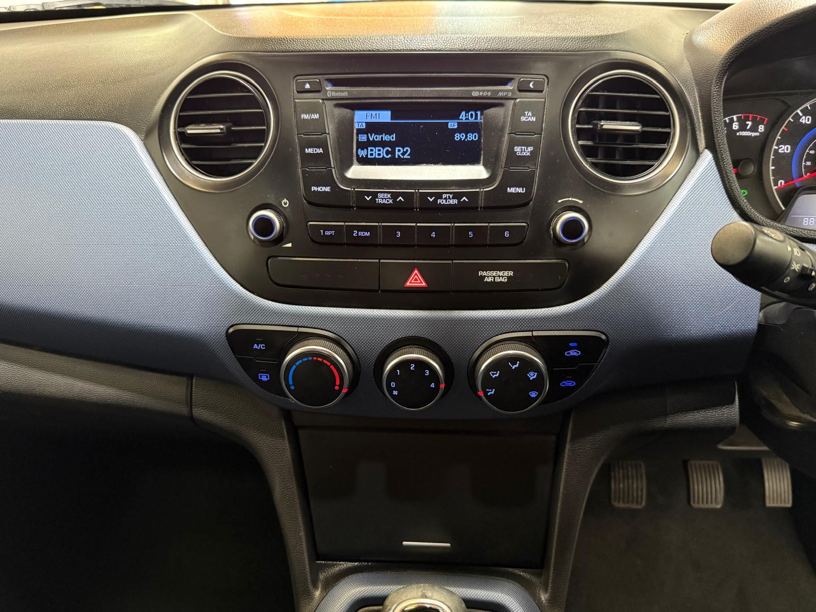 Hyundai i10 1.2 Premium Hatchback 5dr Petrol Manual Euro 5 (87 ps)