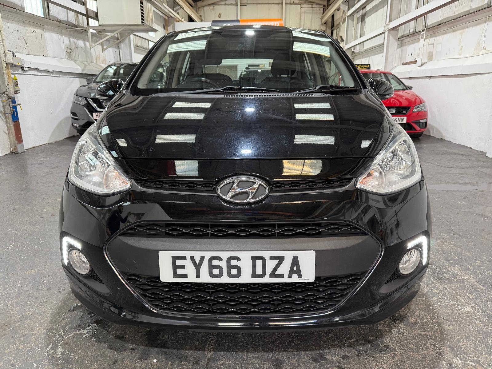 Hyundai i10 1.2 Premium Hatchback 5dr Petrol Manual Euro 5 (87 ps)