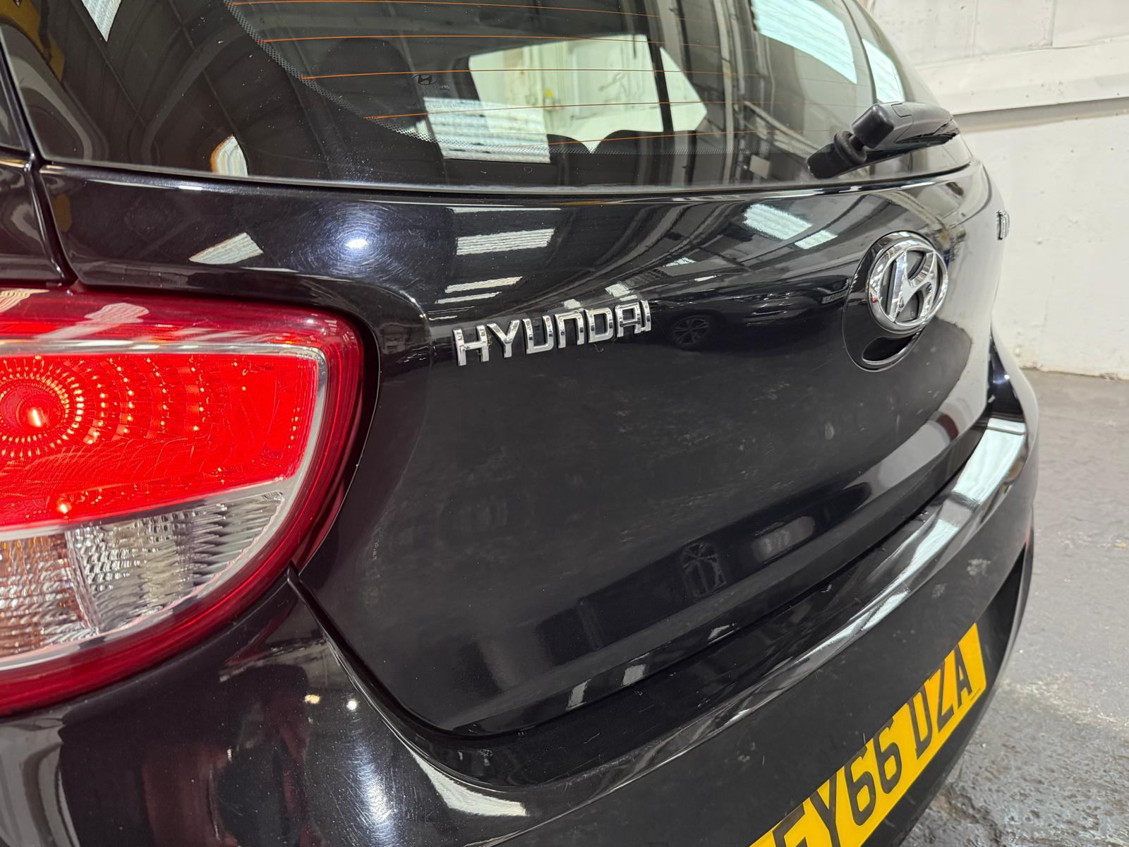Hyundai i10 1.2 Premium Hatchback 5dr Petrol Manual Euro 5 (87 ps)