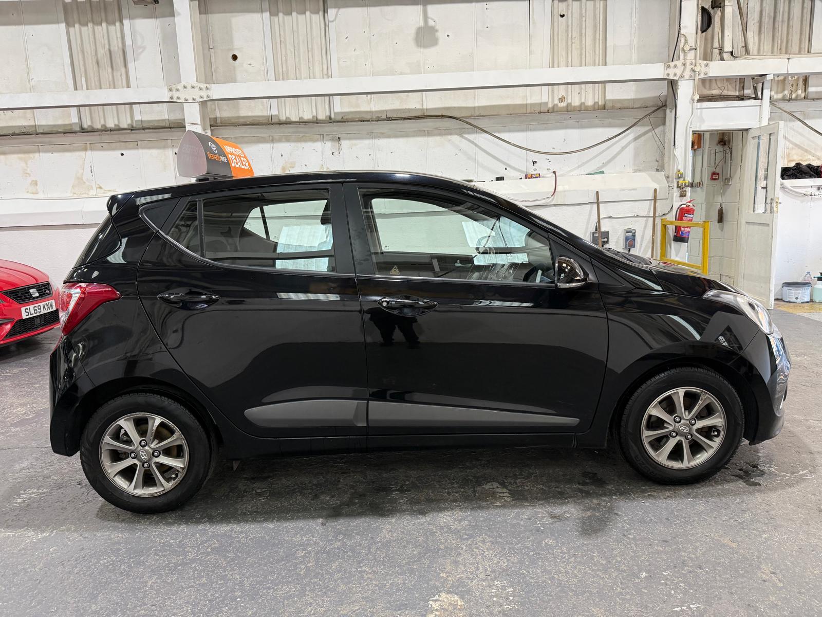 Hyundai i10 1.2 Premium Hatchback 5dr Petrol Manual Euro 5 (87 ps)