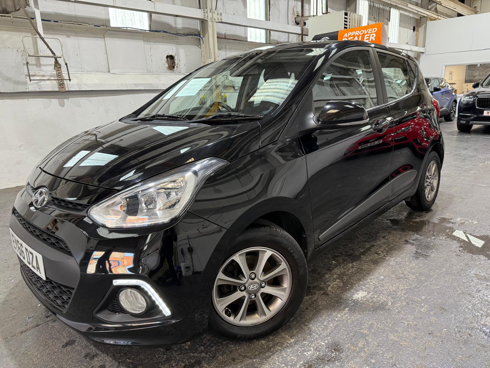 Hyundai i10 1.2 Premium Hatchback 5dr Petrol Manual Euro 5 (87 ps)