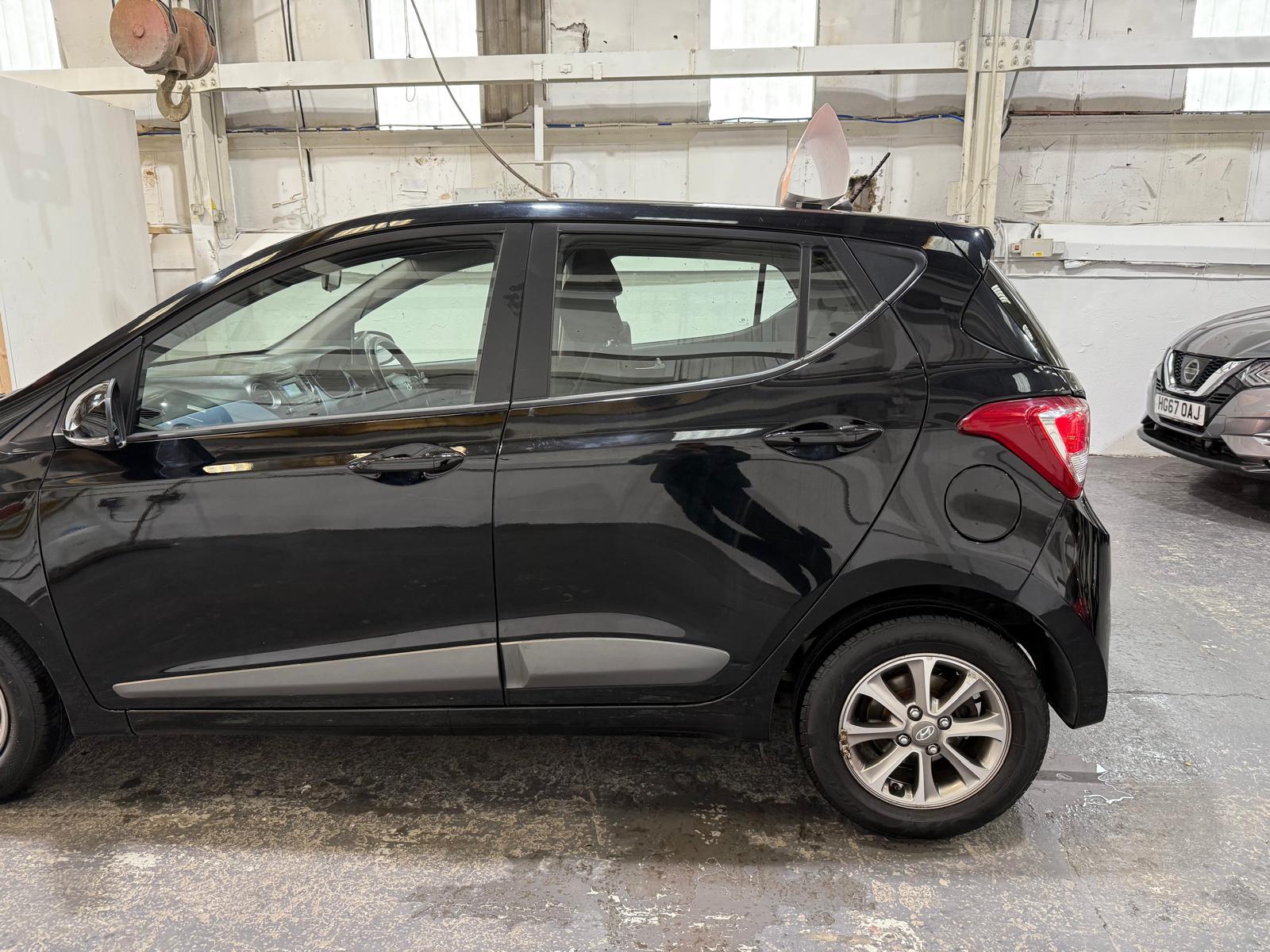 Hyundai i10 1.2 Premium Hatchback 5dr Petrol Manual Euro 5 (87 ps)