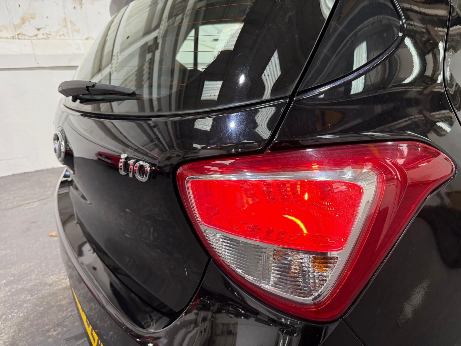 Hyundai i10 1.2 Premium Hatchback 5dr Petrol Manual Euro 5 (87 ps)