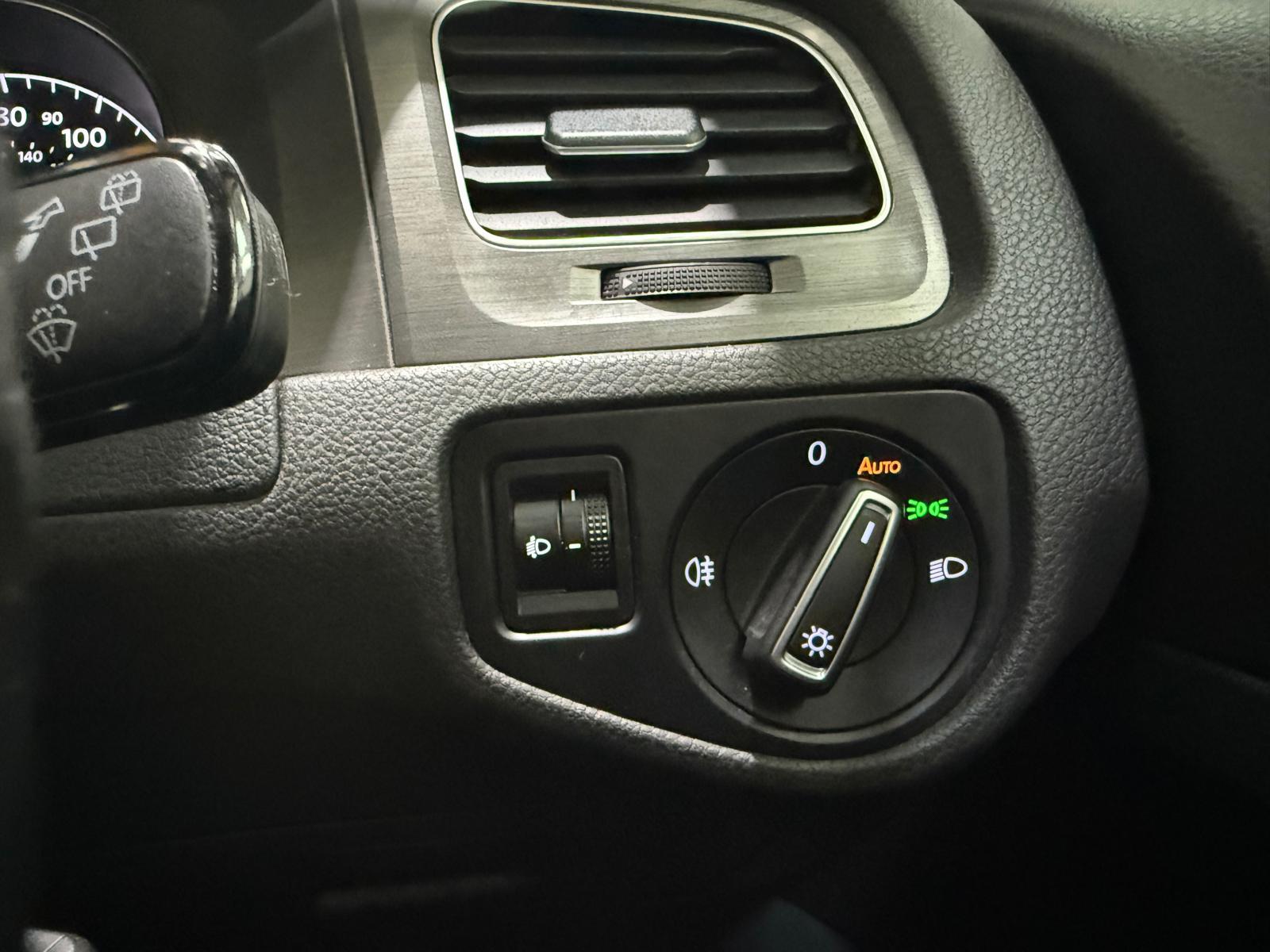 Volkswagen Golf 1.6 TDI BlueMotion Tech SE Hatchback 5dr Diesel Manual Euro 5 (s/s) (105 ps)