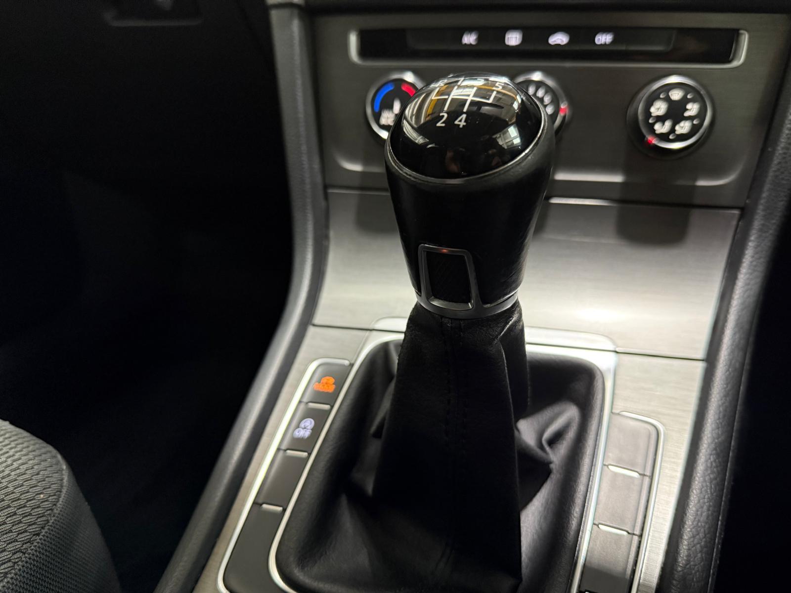 Volkswagen Golf 1.6 TDI BlueMotion Tech SE Hatchback 5dr Diesel Manual Euro 5 (s/s) (105 ps)