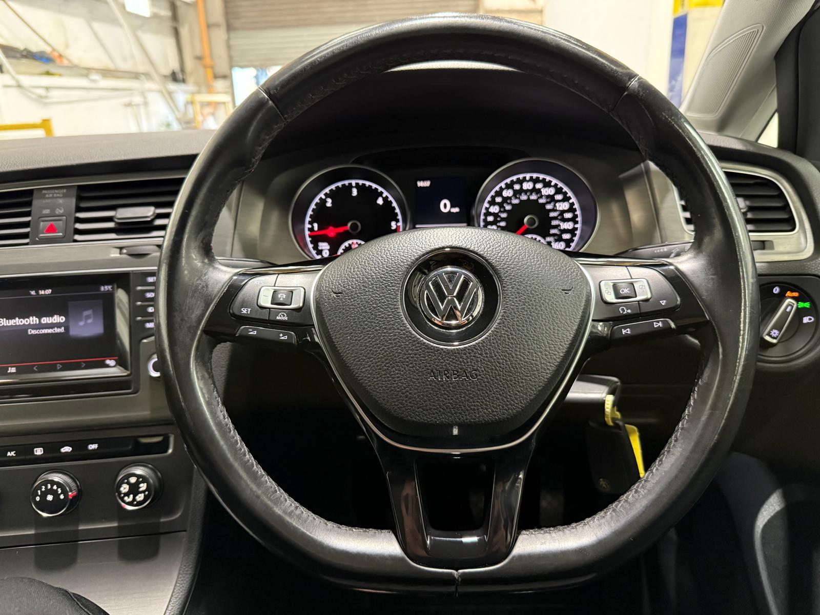 Volkswagen Golf 1.6 TDI BlueMotion Tech SE Hatchback 5dr Diesel Manual Euro 5 (s/s) (105 ps)