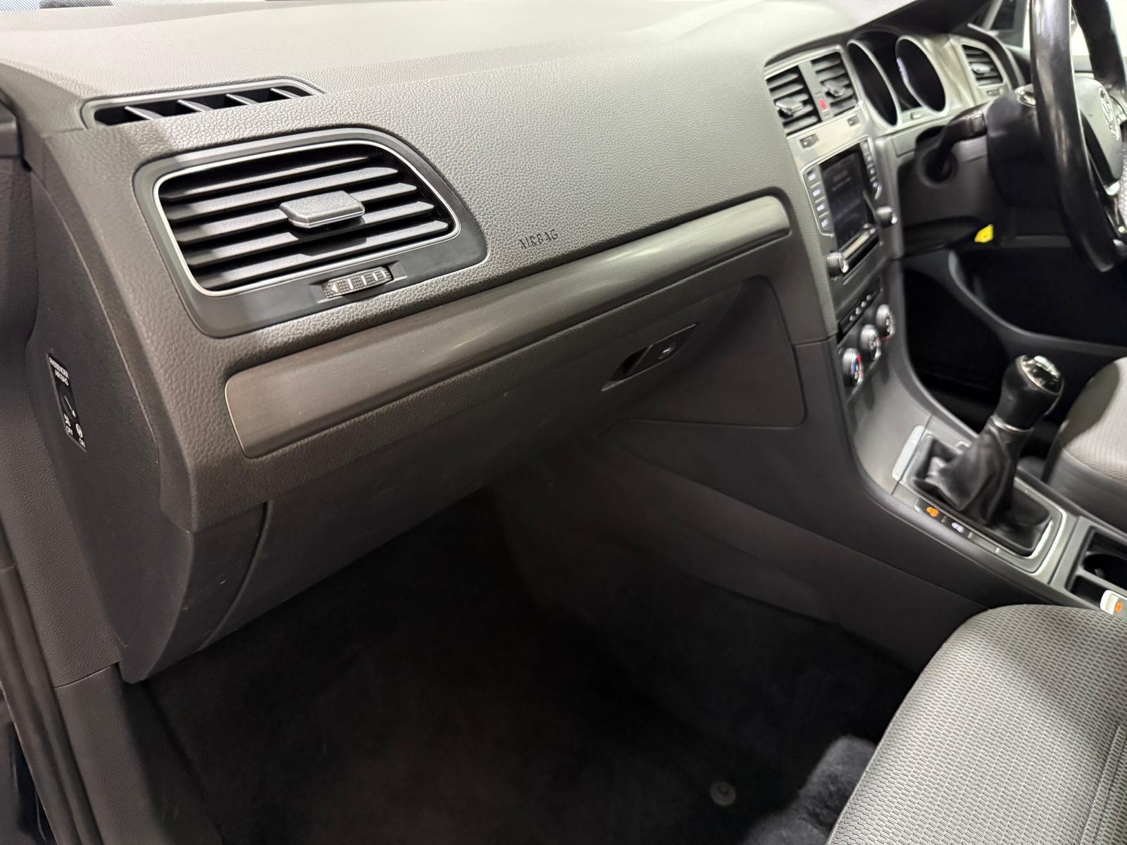 Volkswagen Golf 1.6 TDI BlueMotion Tech SE Hatchback 5dr Diesel Manual Euro 5 (s/s) (105 ps)