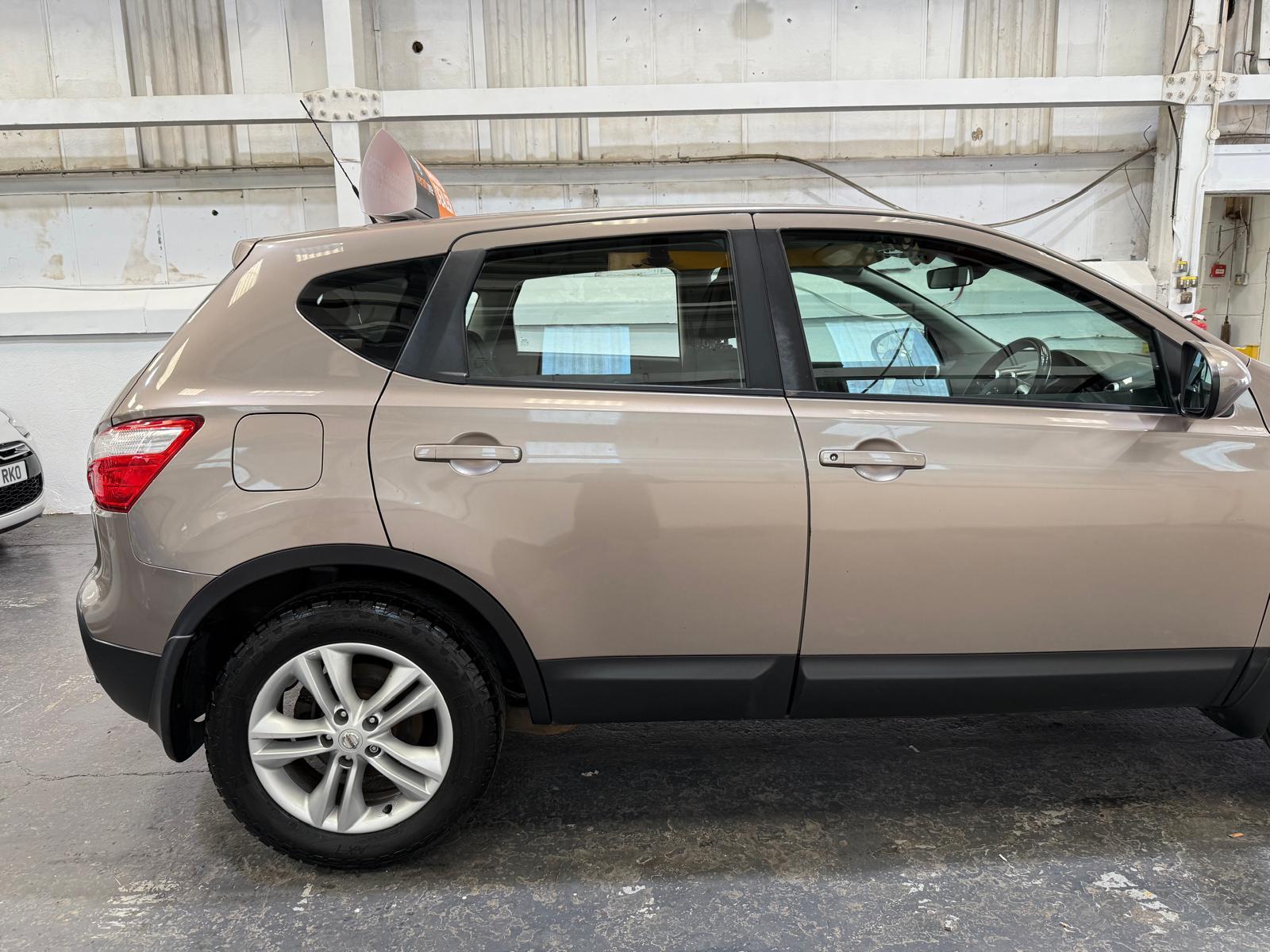 Nissan Qashqai 1.5 dCi Acenta SUV 5dr Diesel Manual 2WD Euro 5 (110 ps)