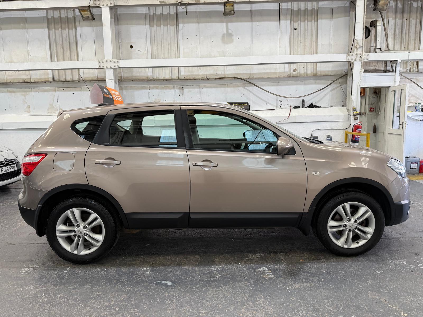 Nissan Qashqai 1.5 dCi Acenta SUV 5dr Diesel Manual 2WD Euro 5 (110 ps)