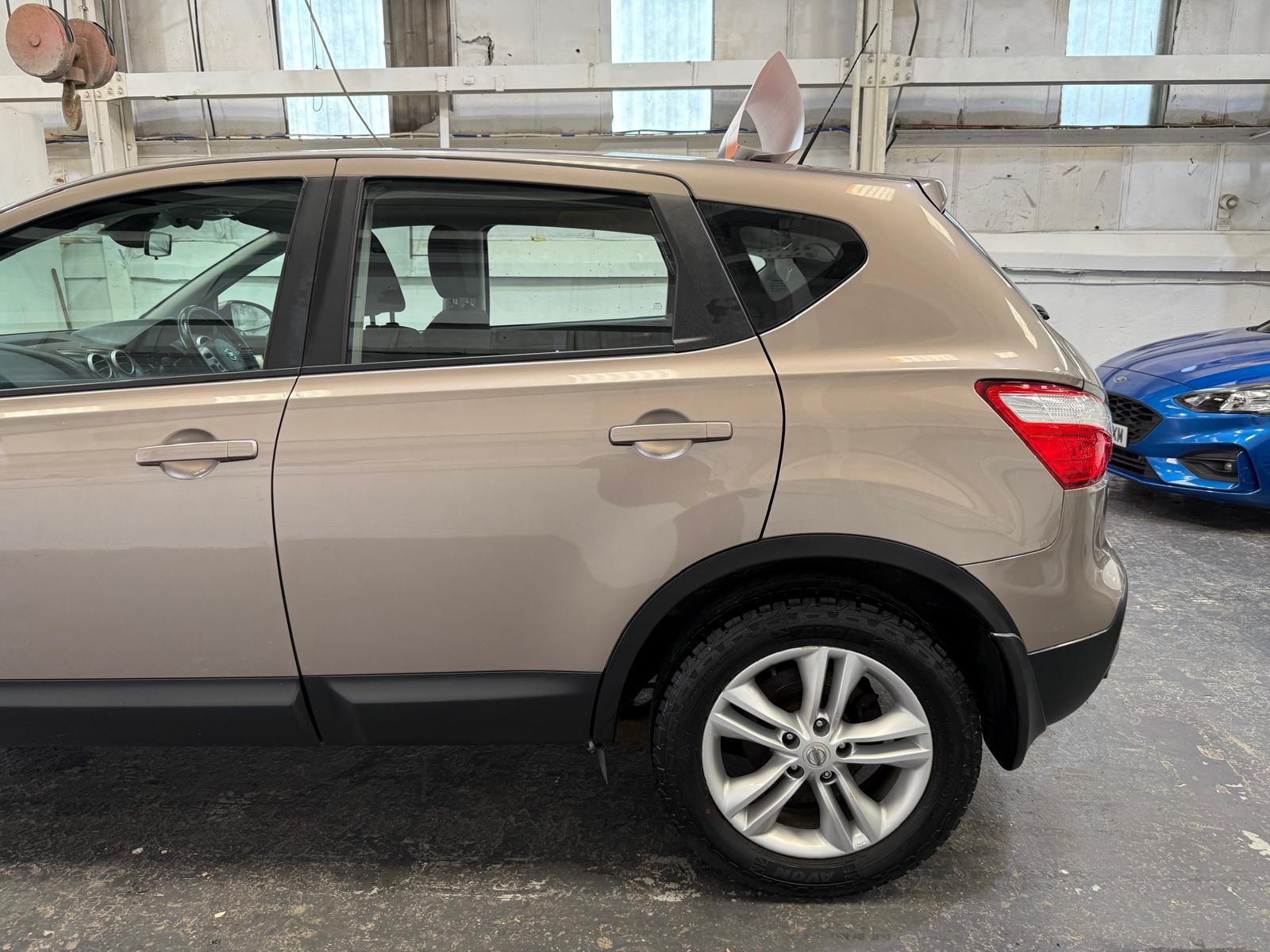 Nissan Qashqai 1.5 dCi Acenta SUV 5dr Diesel Manual 2WD Euro 5 (110 ps)