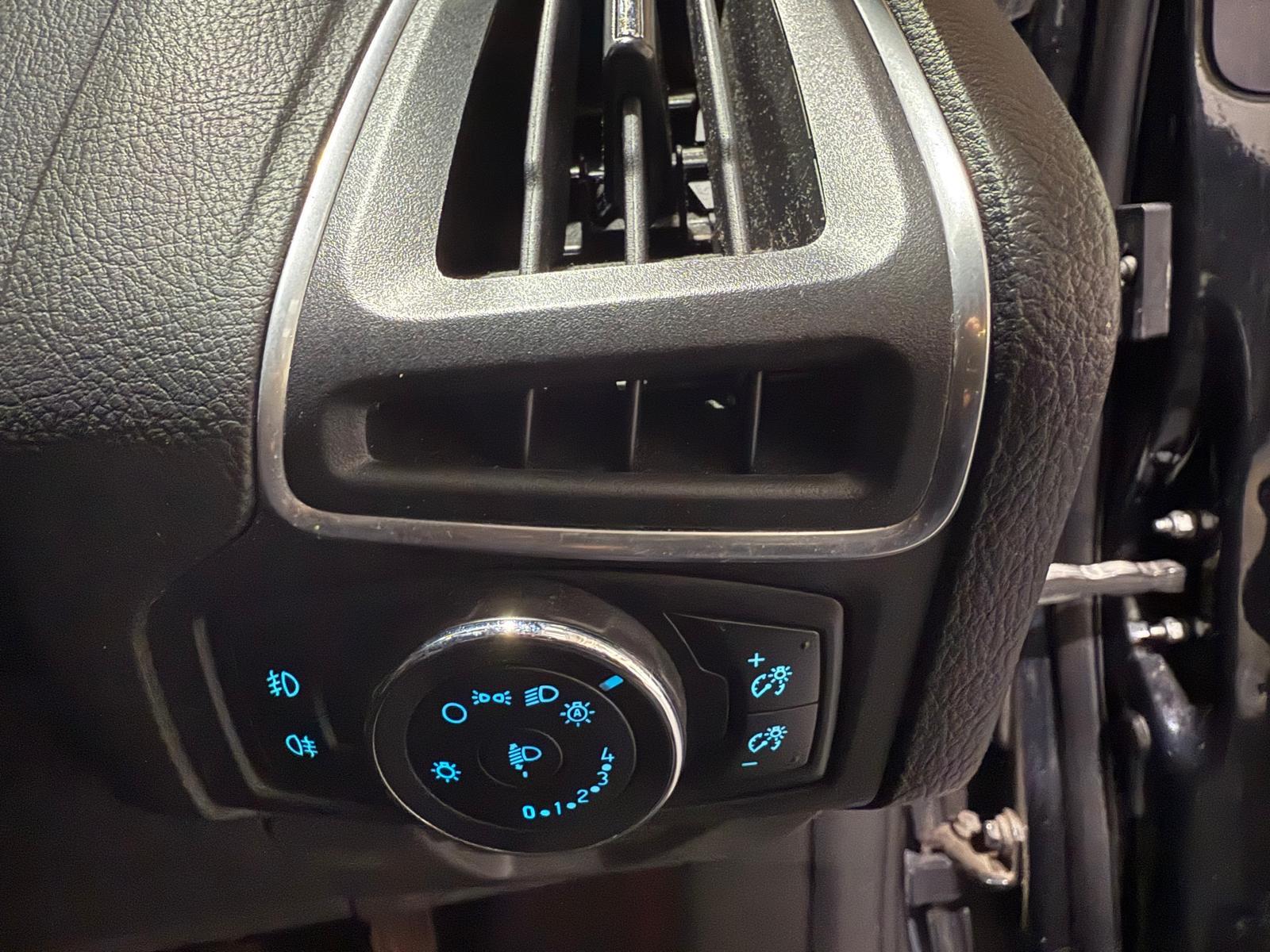 Ford Focus 1.6 TDCi Titanium Hatchback 5dr Diesel Manual Euro 5 (s/s) (115 ps)