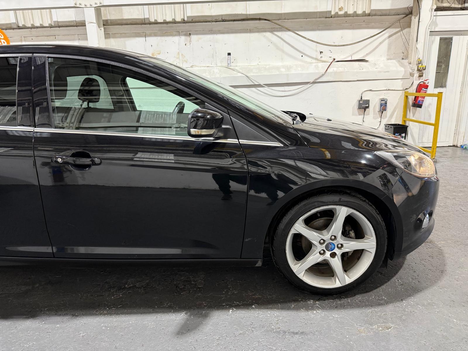 Ford Focus 1.6 TDCi Titanium Hatchback 5dr Diesel Manual Euro 5 (s/s) (115 ps)