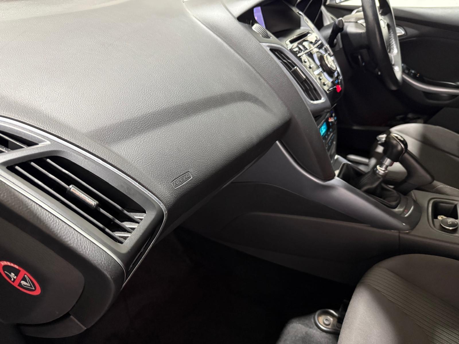 Ford Focus 1.6 TDCi Titanium Hatchback 5dr Diesel Manual Euro 5 (s/s) (115 ps)