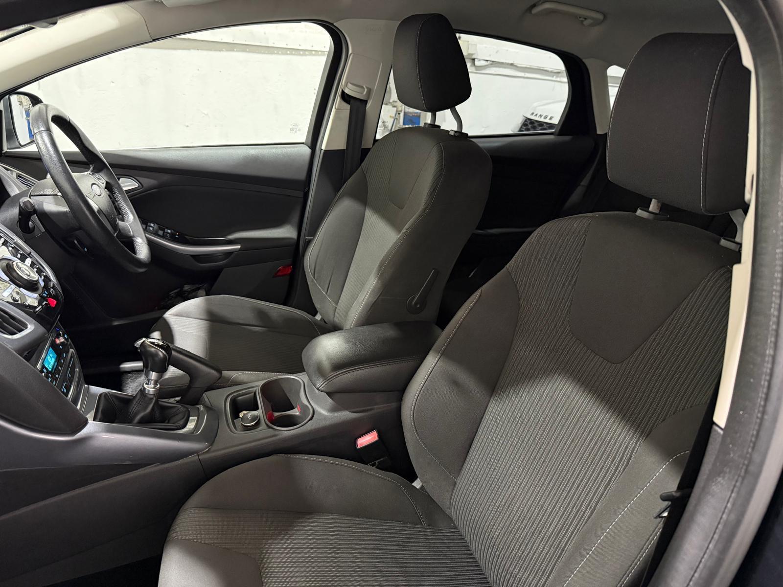 Ford Focus 1.6 TDCi Titanium Hatchback 5dr Diesel Manual Euro 5 (s/s) (115 ps)