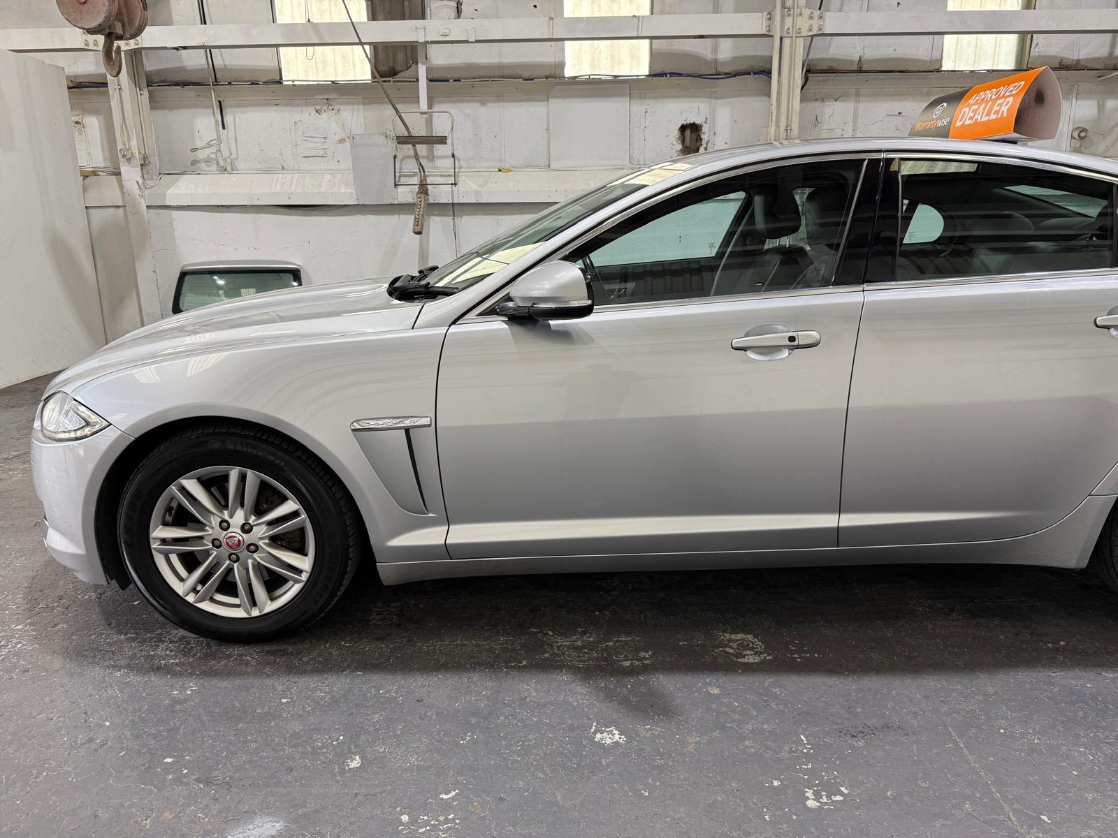 Jaguar XF 2.2d Premium Luxury Saloon 4dr Diesel Auto Euro 5 (s/s) (163 ps)