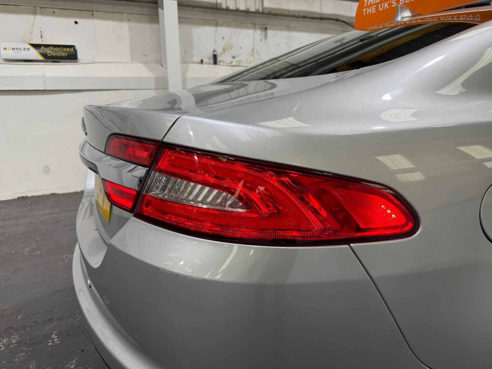 Jaguar XF 2.2d Premium Luxury Saloon 4dr Diesel Auto Euro 5 (s/s) (163 ps)