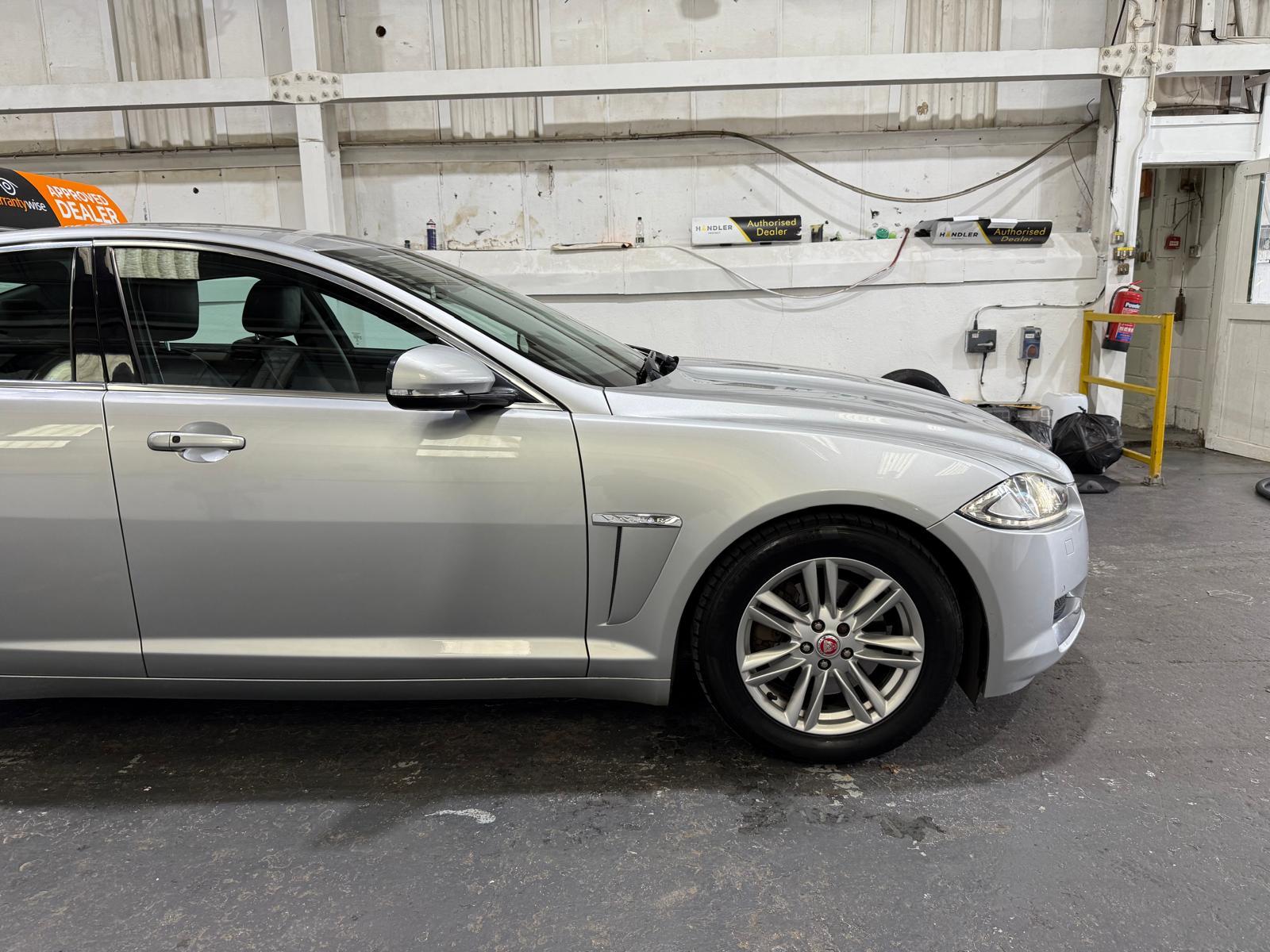Jaguar XF 2.2d Premium Luxury Saloon 4dr Diesel Auto Euro 5 (s/s) (163 ps)