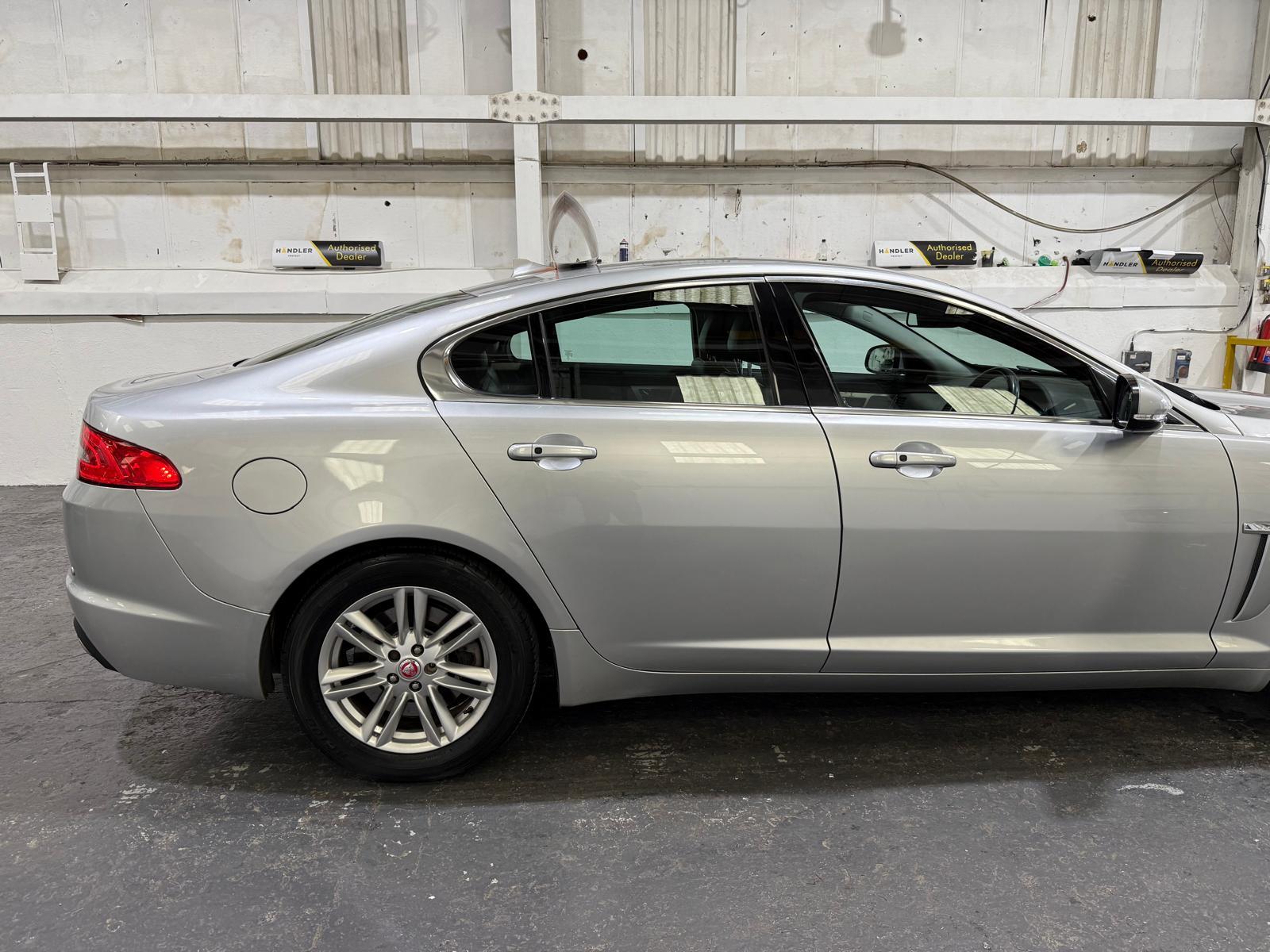Jaguar XF 2.2d Premium Luxury Saloon 4dr Diesel Auto Euro 5 (s/s) (163 ps)