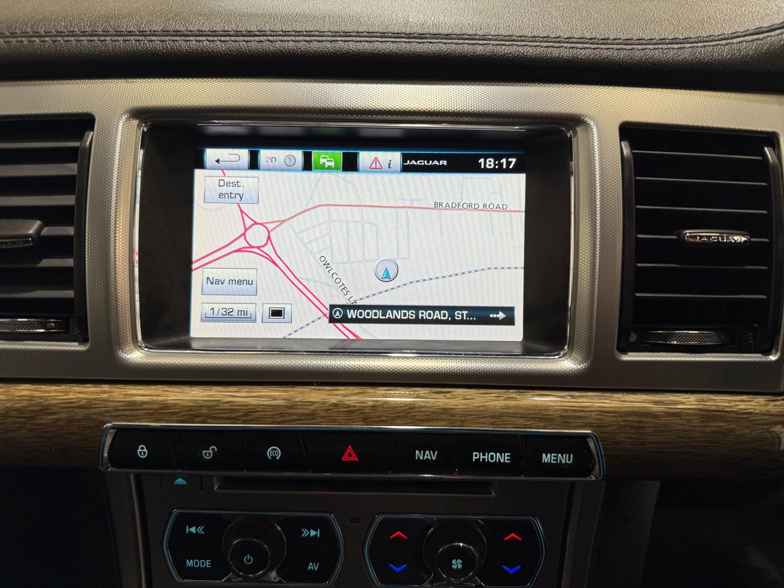 Jaguar XF 2.2d Premium Luxury Saloon 4dr Diesel Auto Euro 5 (s/s) (163 ps)