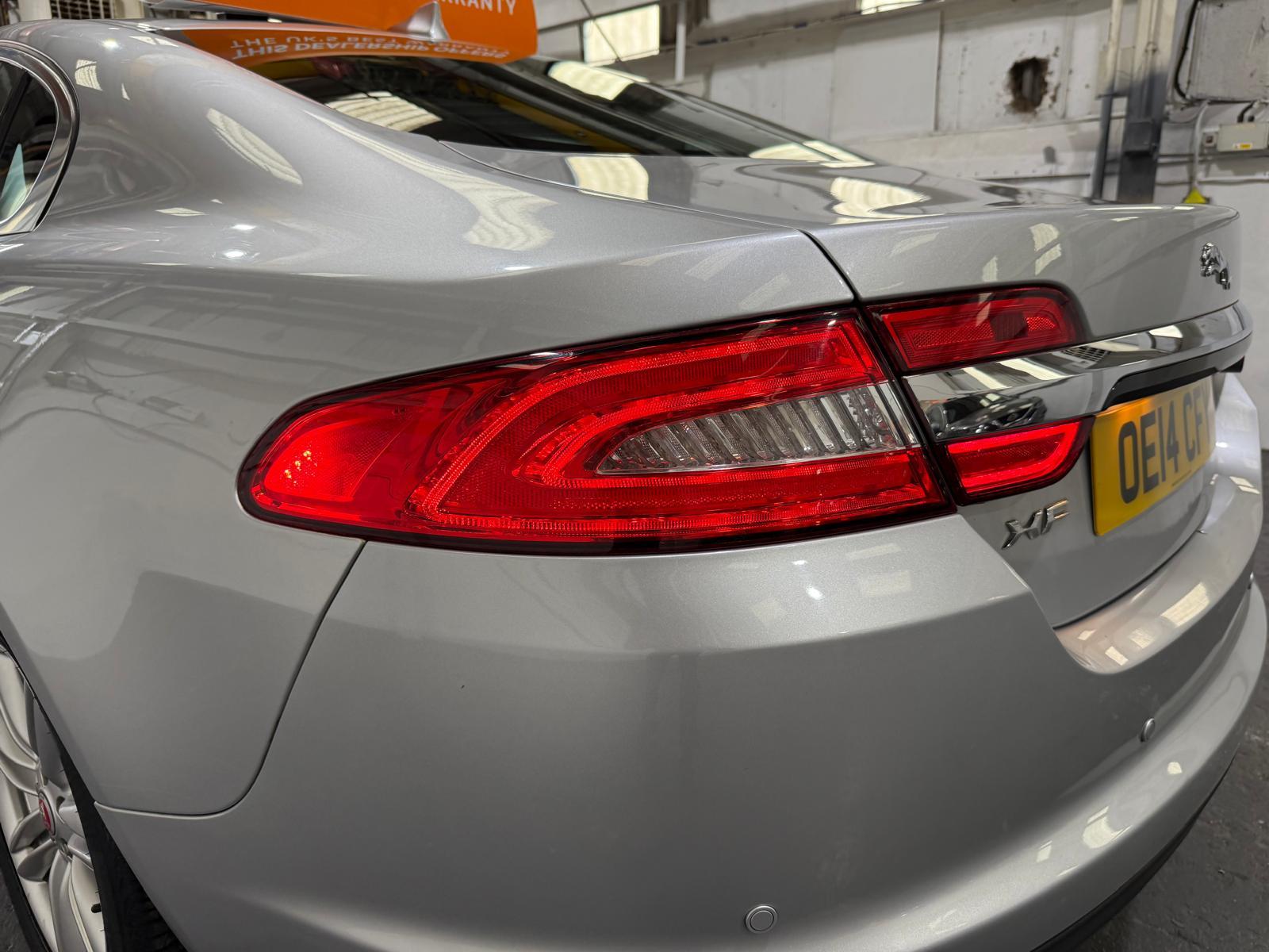 Jaguar XF 2.2d Premium Luxury Saloon 4dr Diesel Auto Euro 5 (s/s) (163 ps)