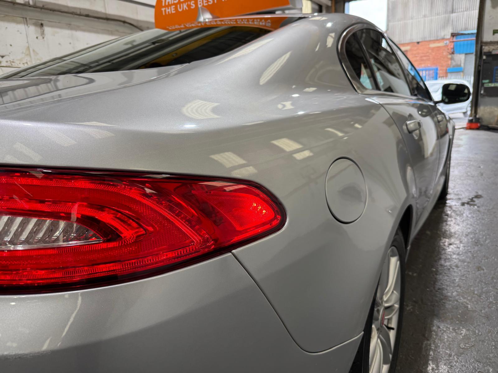 Jaguar XF 2.2d Premium Luxury Saloon 4dr Diesel Auto Euro 5 (s/s) (163 ps)