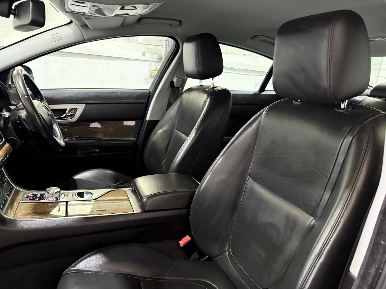 Jaguar XF 2.2d Premium Luxury Saloon 4dr Diesel Auto Euro 5 (s/s) (163 ps)