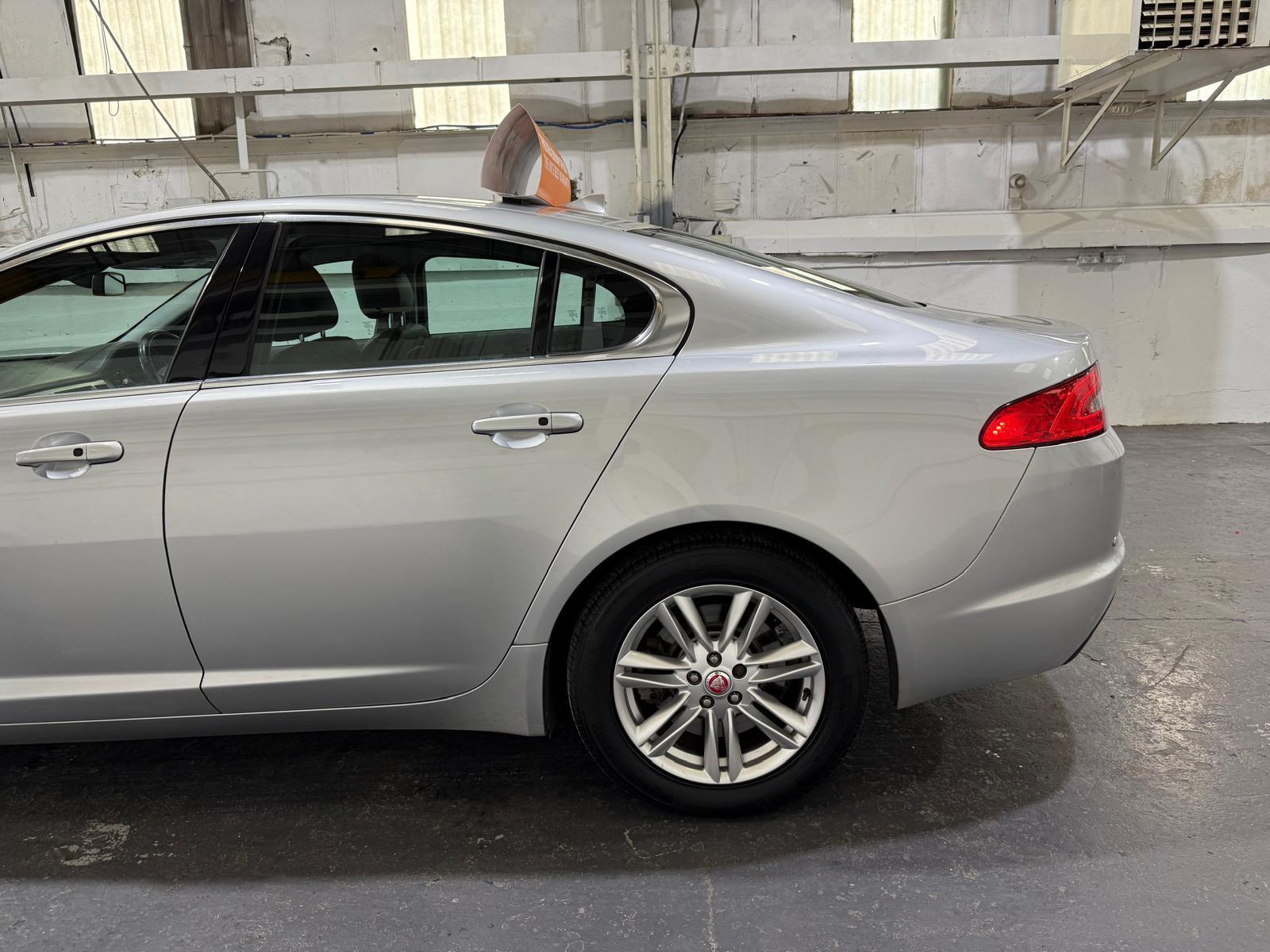 Jaguar XF 2.2d Premium Luxury Saloon 4dr Diesel Auto Euro 5 (s/s) (163 ps)