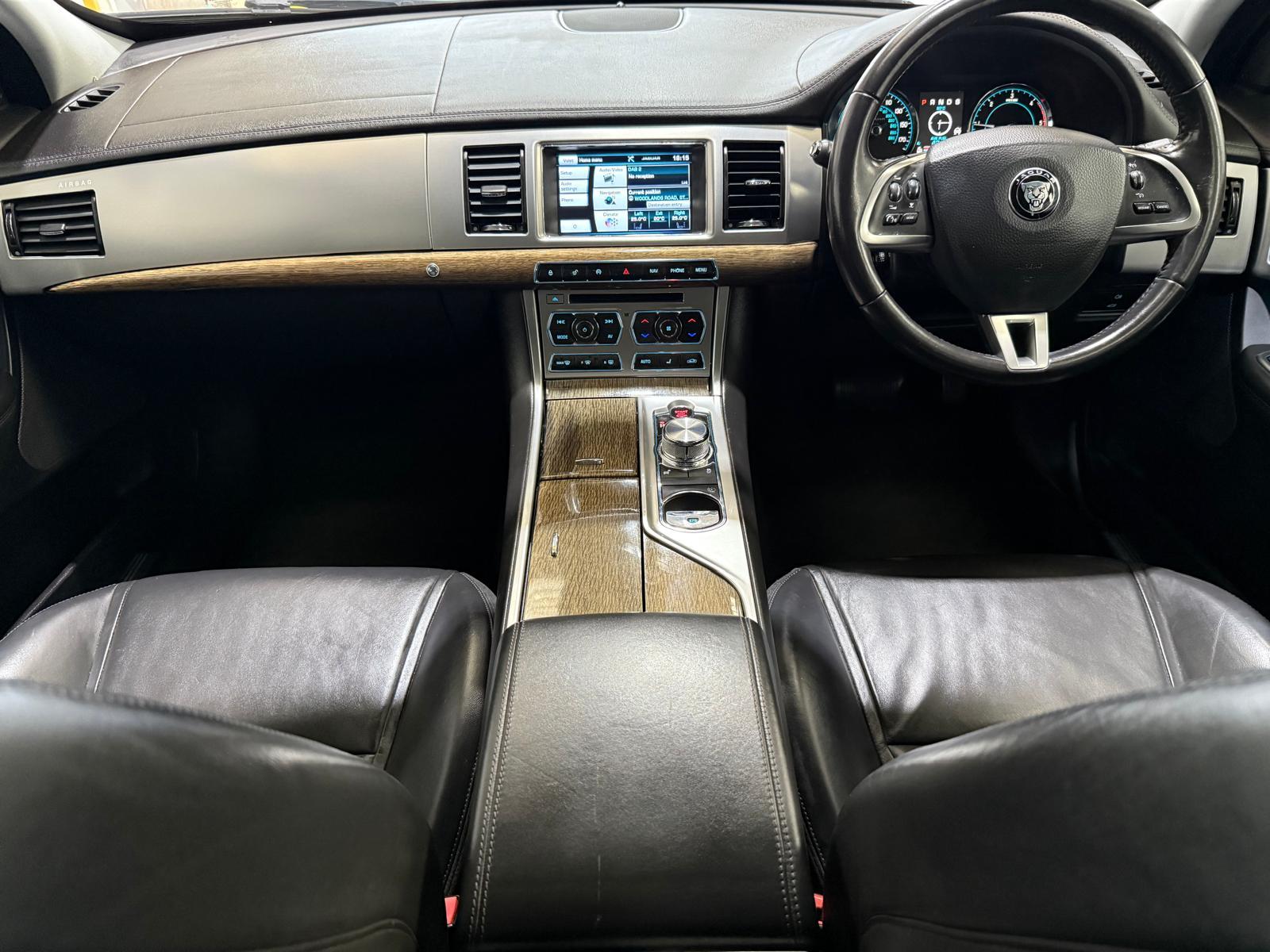 Jaguar XF 2.2d Premium Luxury Saloon 4dr Diesel Auto Euro 5 (s/s) (163 ps)