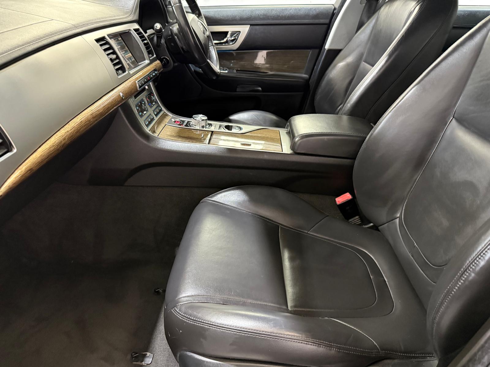 Jaguar XF 2.2d Premium Luxury Saloon 4dr Diesel Auto Euro 5 (s/s) (163 ps)
