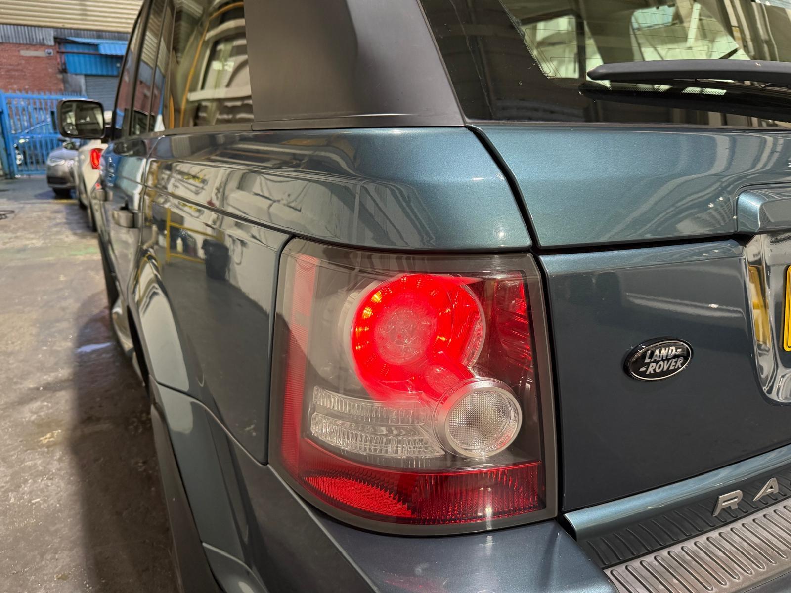 Land Rover Range Rover Sport 3.0 TD V6 SE SUV 5dr Diesel CommandShift 4WD Euro 4 (245 ps)