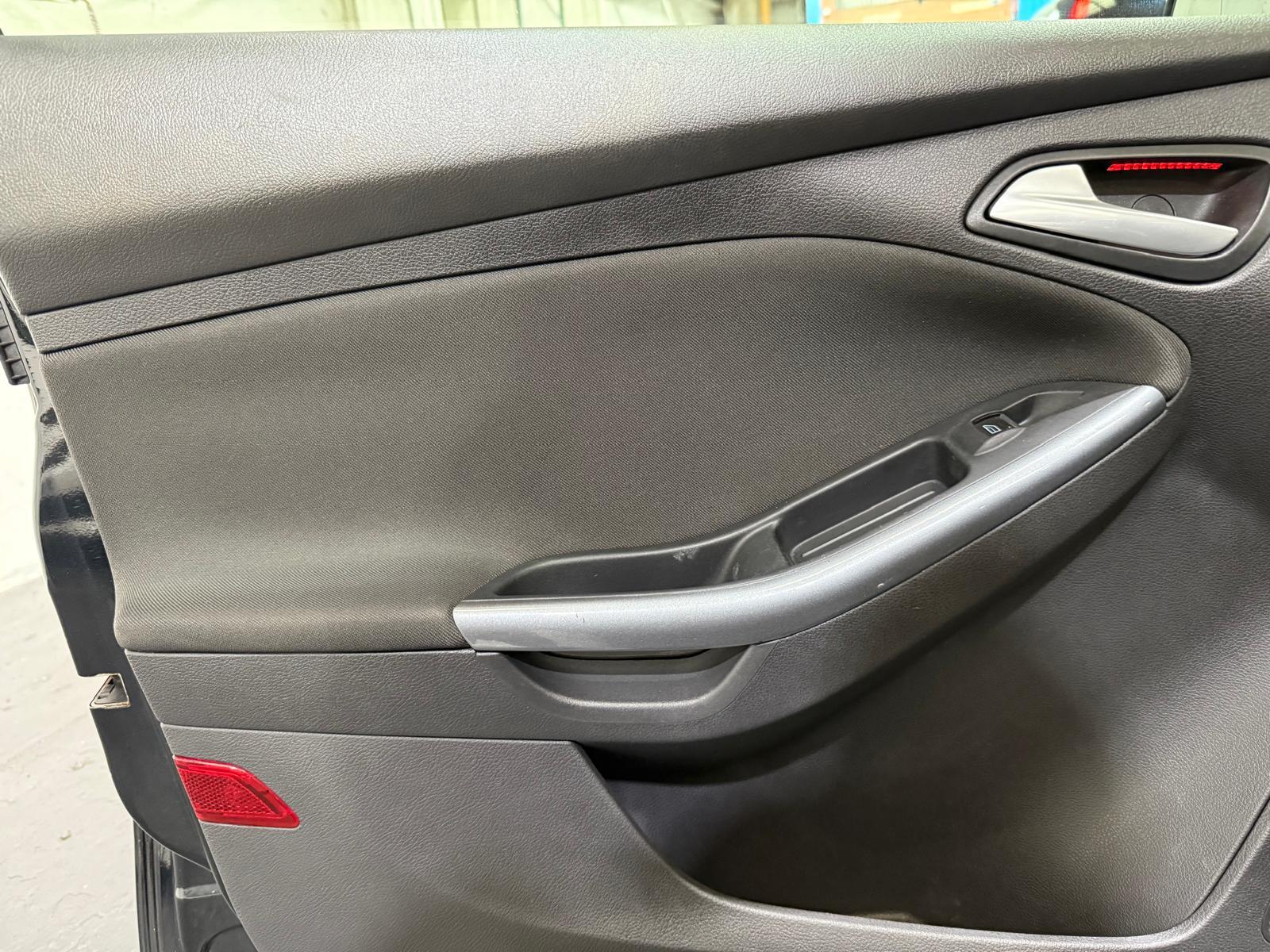 Ford Focus 1.6 TDCi Titanium Hatchback 5dr Diesel Manual Euro 5 (s/s) (115 ps)