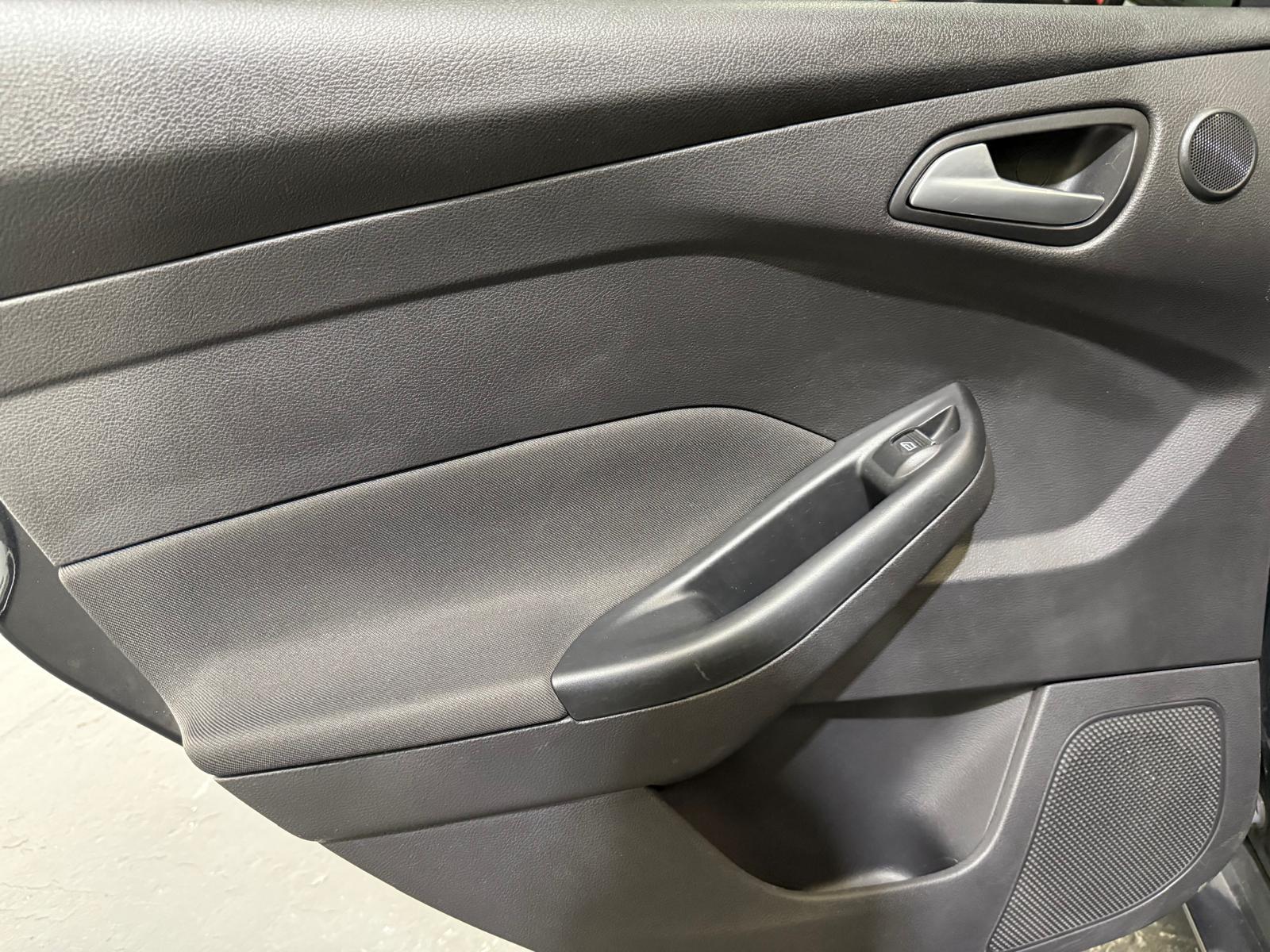 Ford Focus 1.6 TDCi Titanium Hatchback 5dr Diesel Manual Euro 5 (s/s) (115 ps)