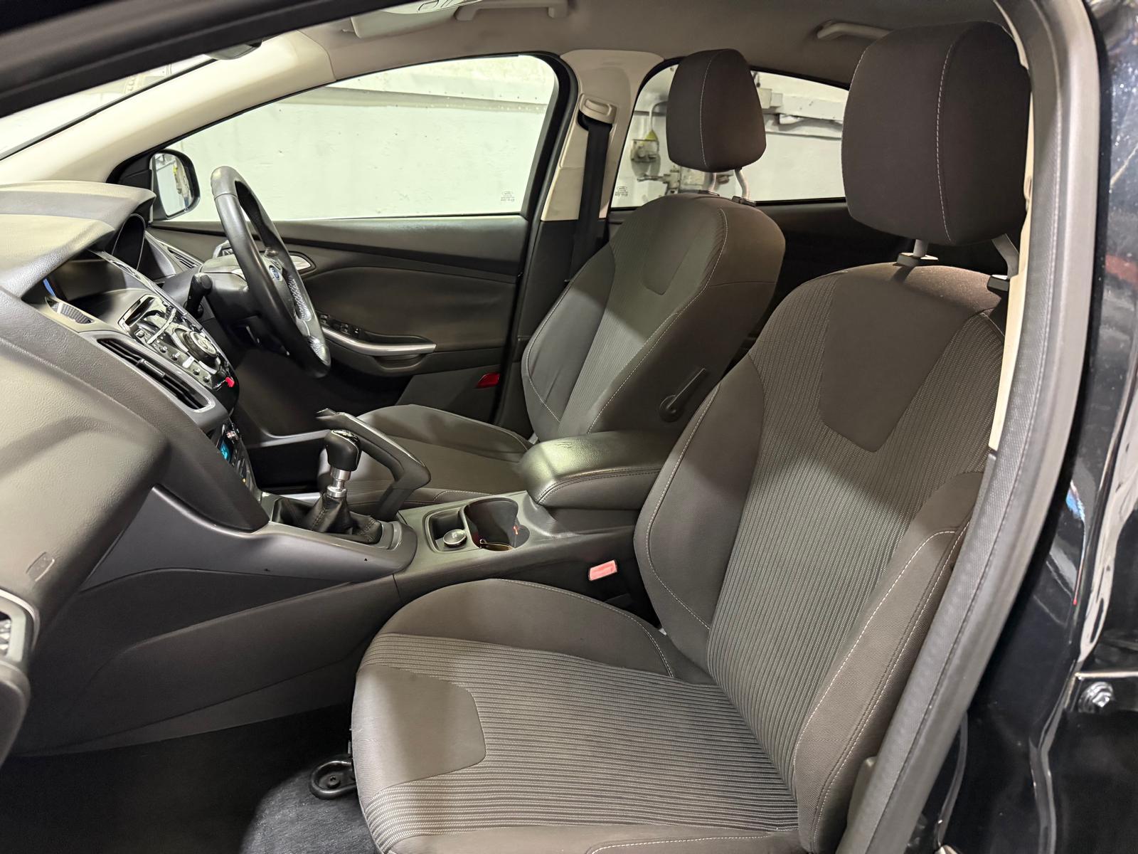 Ford Focus 1.6 TDCi Titanium Hatchback 5dr Diesel Manual Euro 5 (s/s) (115 ps)