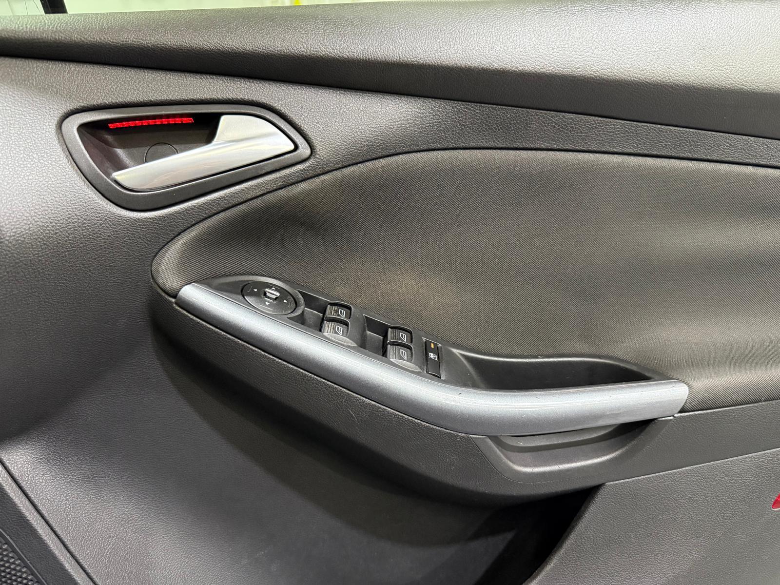 Ford Focus 1.6 TDCi Titanium Hatchback 5dr Diesel Manual Euro 5 (s/s) (115 ps)