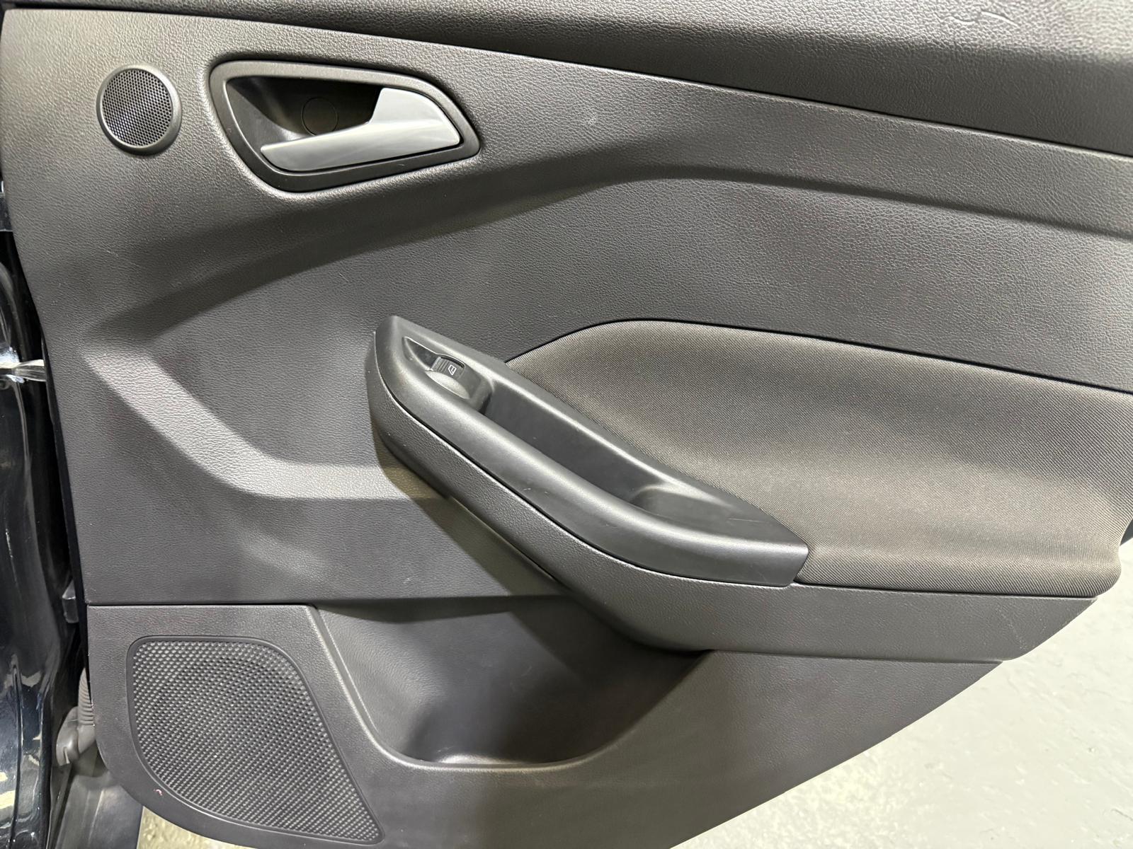 Ford Focus 1.6 TDCi Titanium Hatchback 5dr Diesel Manual Euro 5 (s/s) (115 ps)