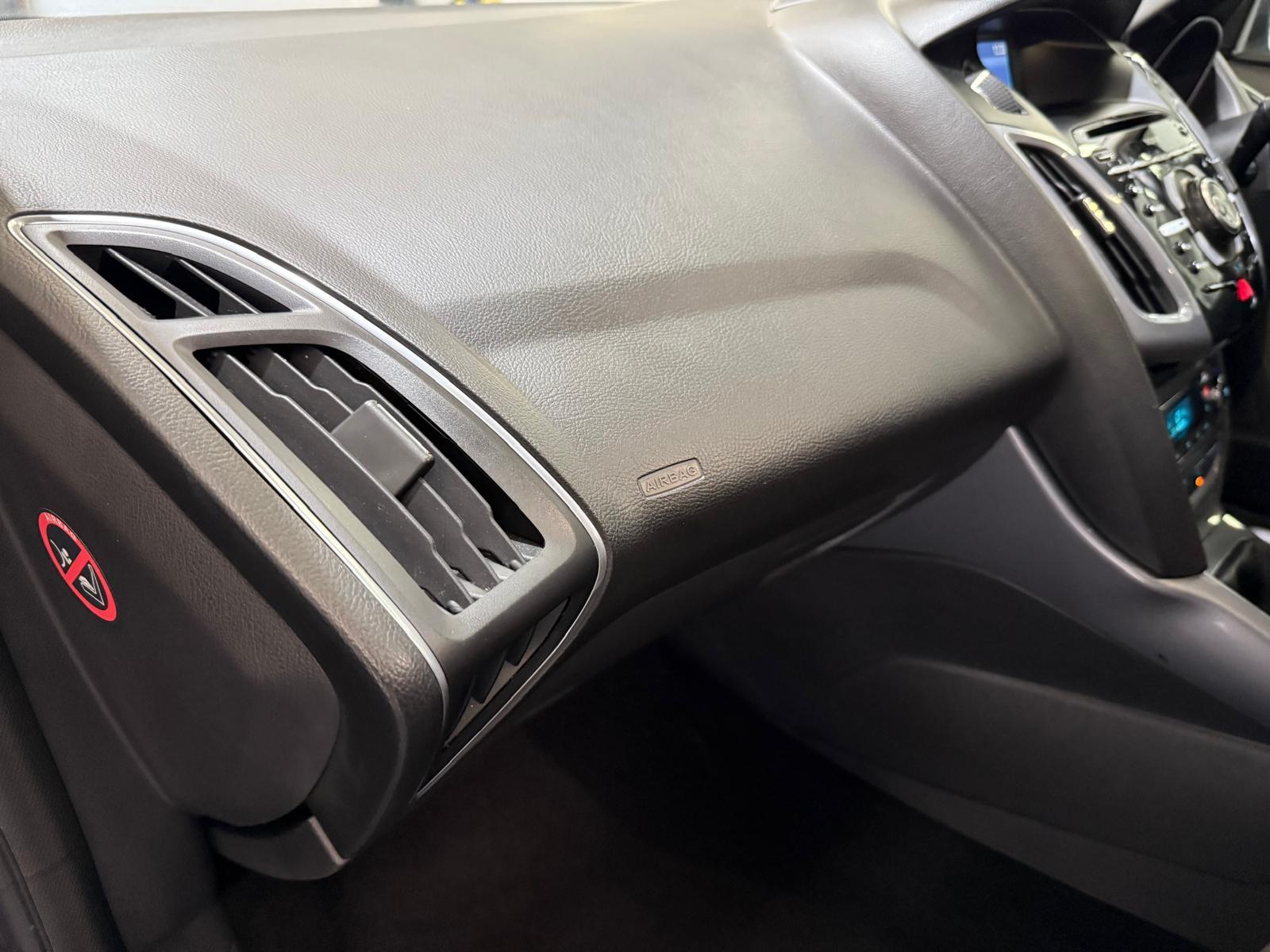 Ford Focus 1.6 TDCi Titanium Hatchback 5dr Diesel Manual Euro 5 (s/s) (115 ps)