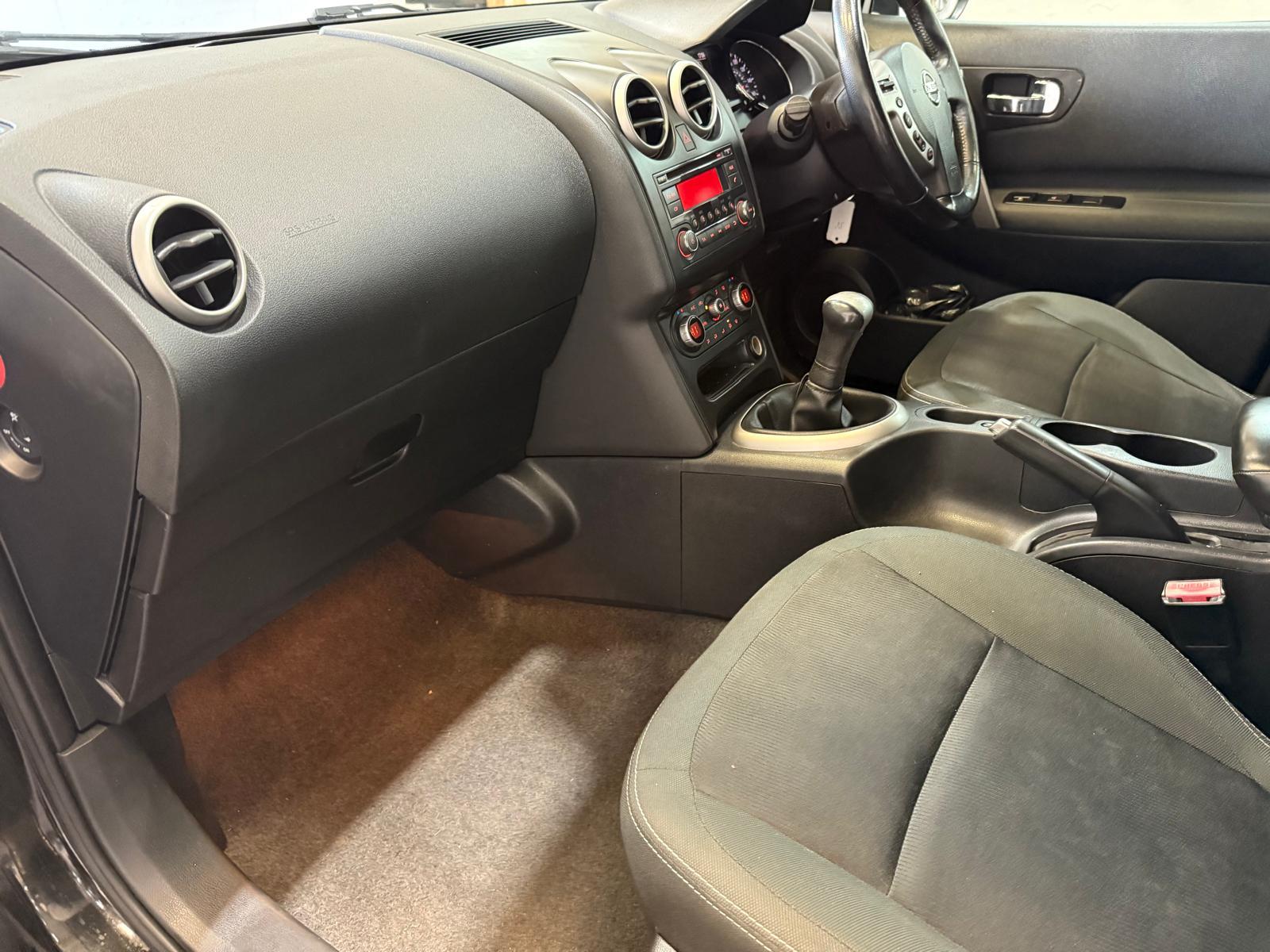 Nissan Qashqai 1.6 Acenta SUV 5dr Petrol Manual 2WD Euro 5 (s/s) (117 ps)
