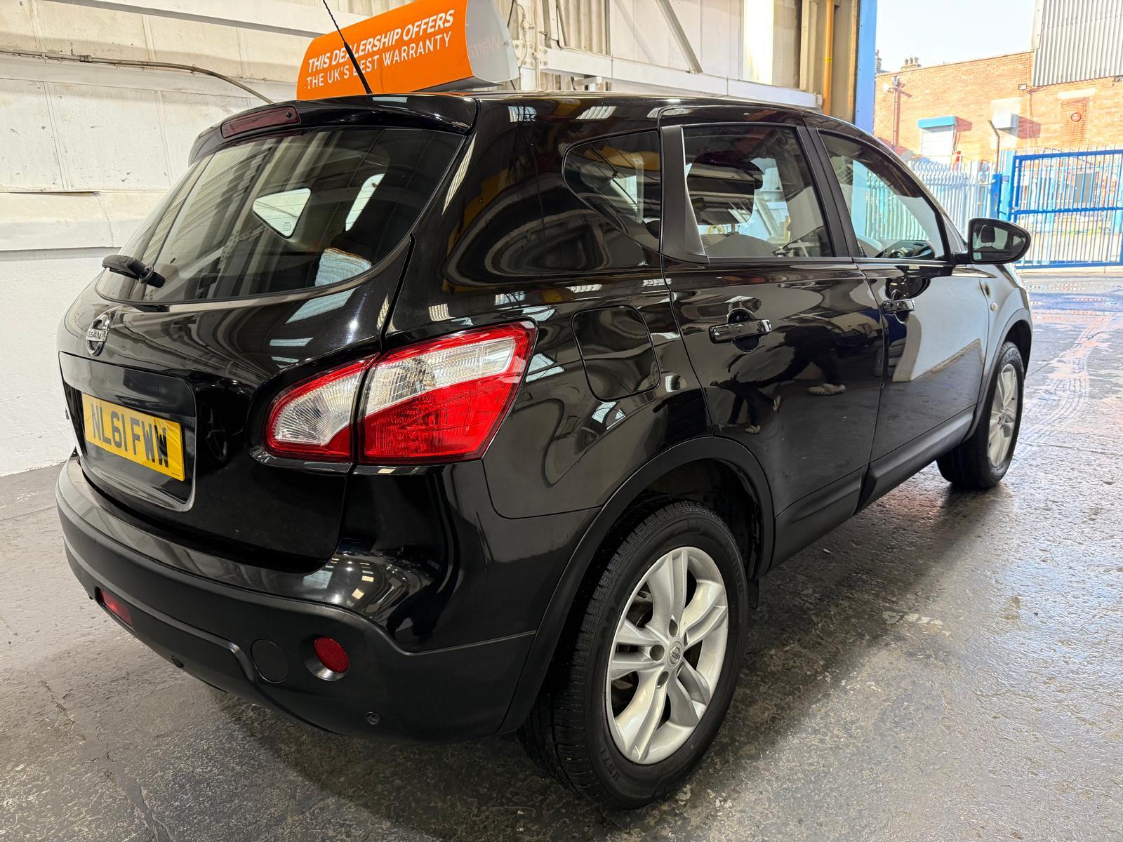 Nissan Qashqai 1.6 Acenta SUV 5dr Petrol Manual 2WD Euro 5 (s/s) (117 ps)