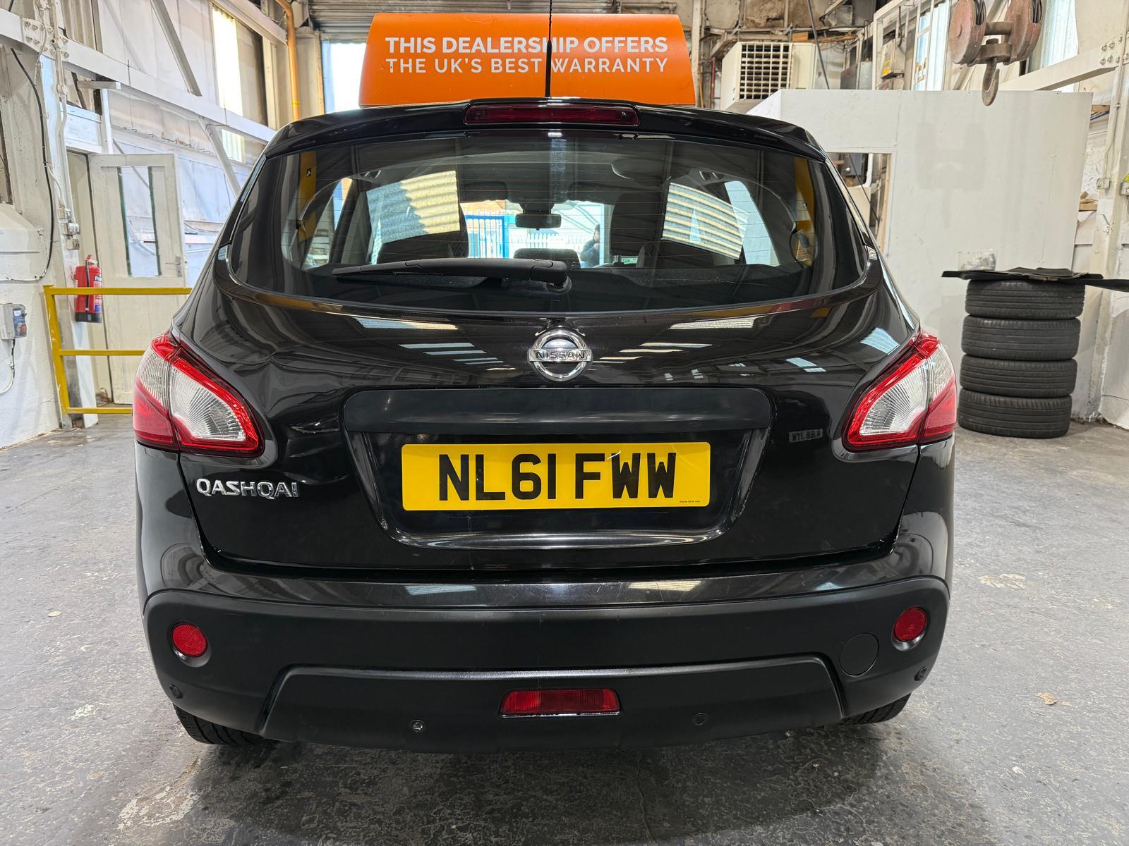Nissan Qashqai 1.6 Acenta SUV 5dr Petrol Manual 2WD Euro 5 (s/s) (117 ps)