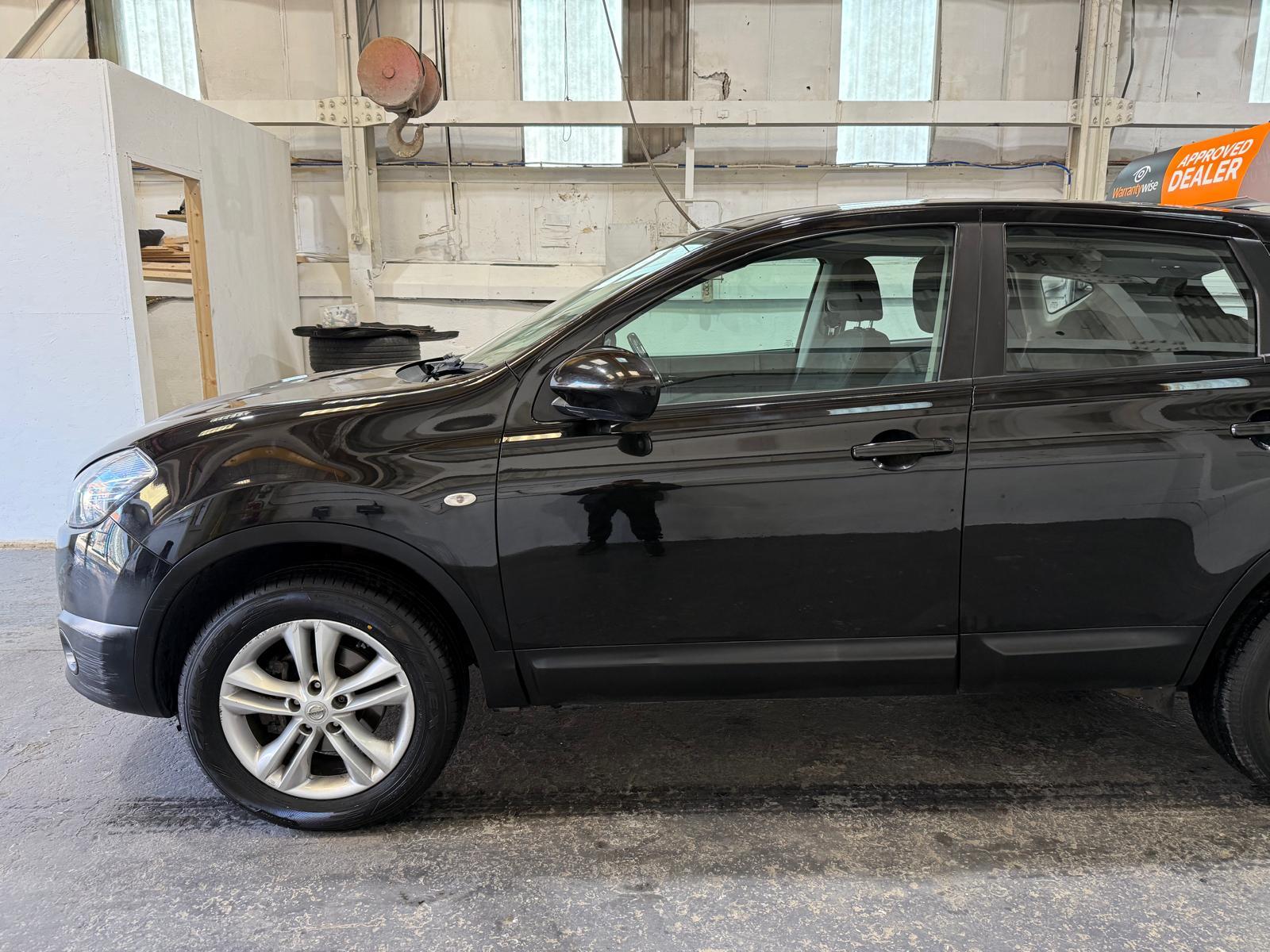 Nissan Qashqai 1.6 Acenta SUV 5dr Petrol Manual 2WD Euro 5 (s/s) (117 ps)