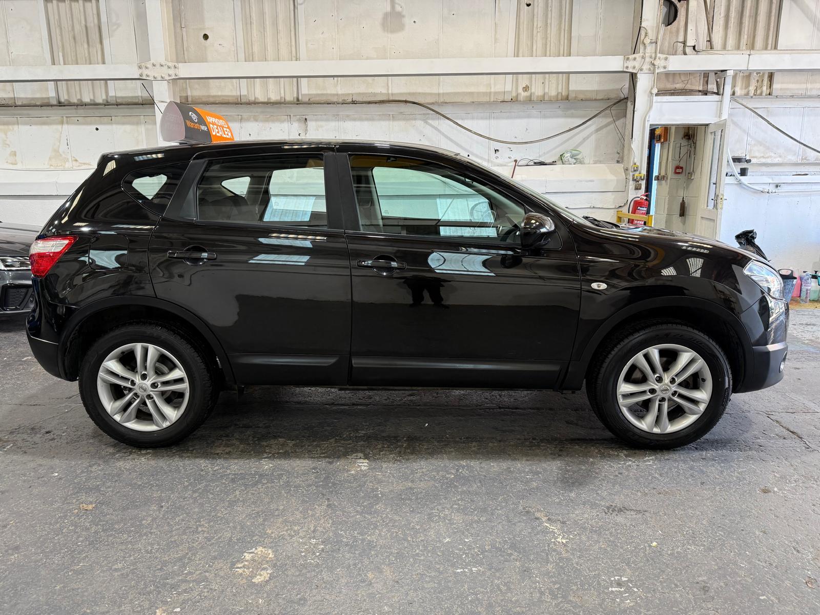 Nissan Qashqai 1.6 Acenta SUV 5dr Petrol Manual 2WD Euro 5 (s/s) (117 ps)