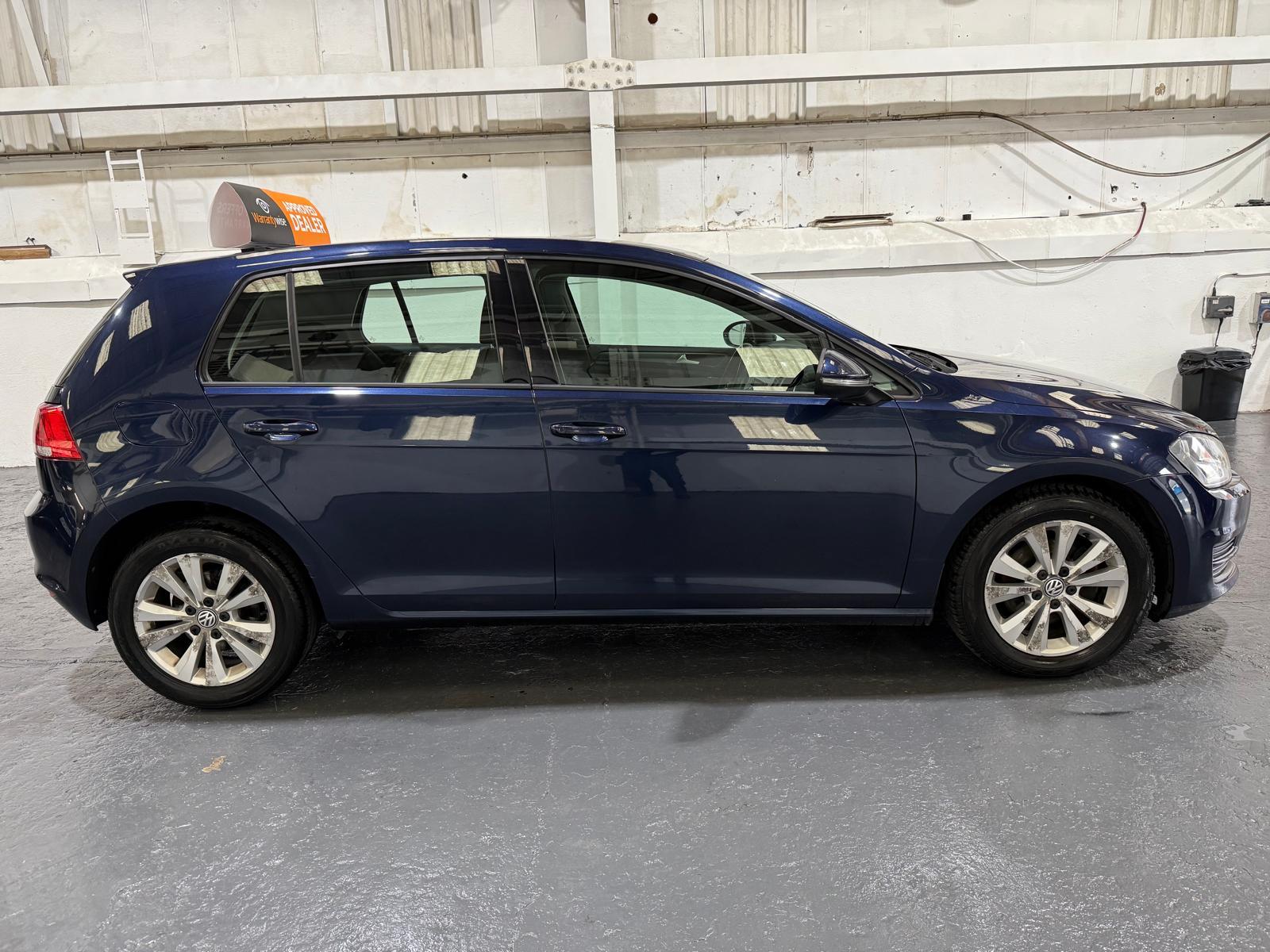 Volkswagen Golf 1.6 TDI BlueMotion Tech SE Hatchback 5dr Diesel Manual Euro 5 (s/s) (105 ps)