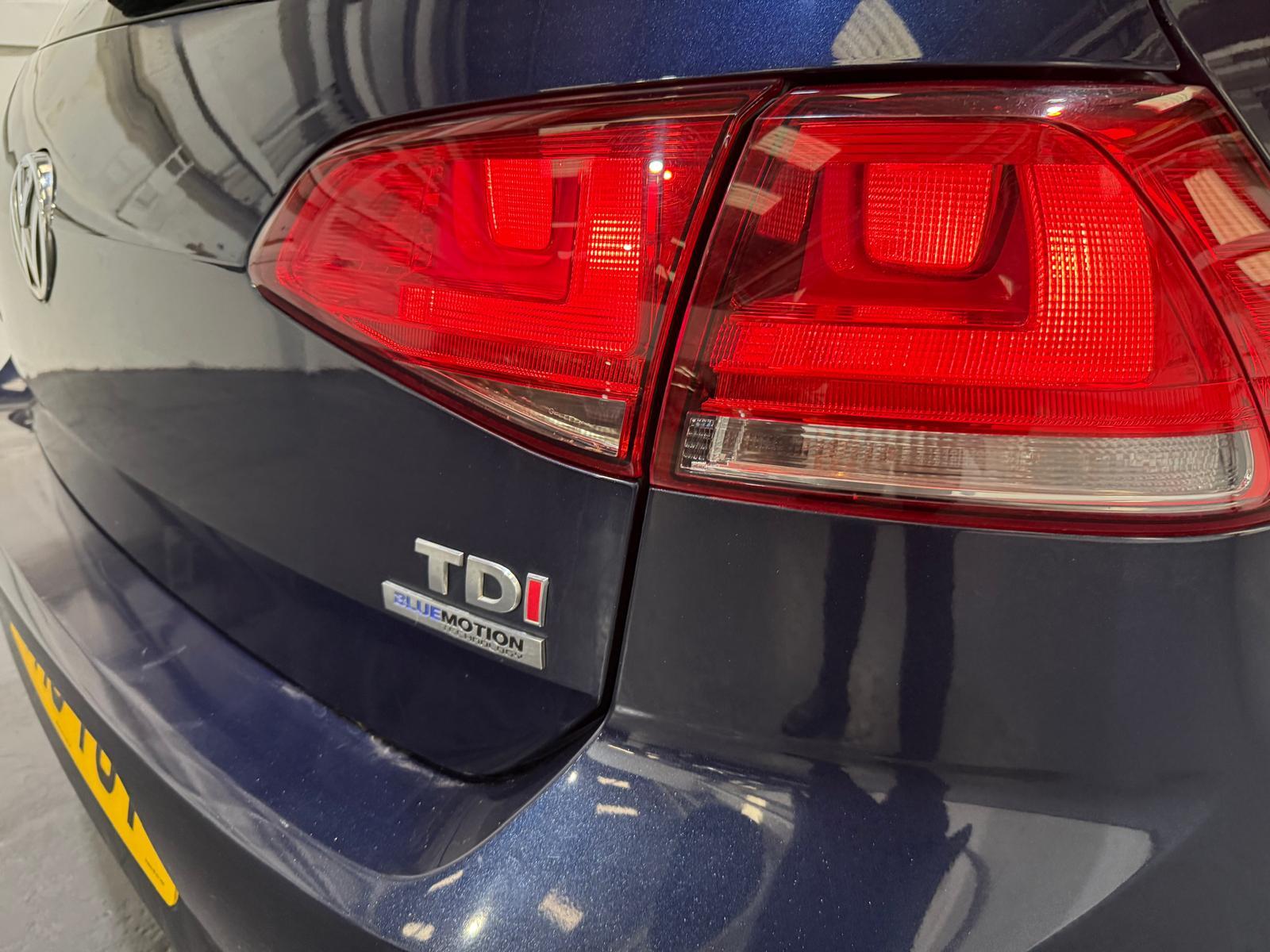 Volkswagen Golf 1.6 TDI BlueMotion Tech SE Hatchback 5dr Diesel Manual Euro 5 (s/s) (105 ps)